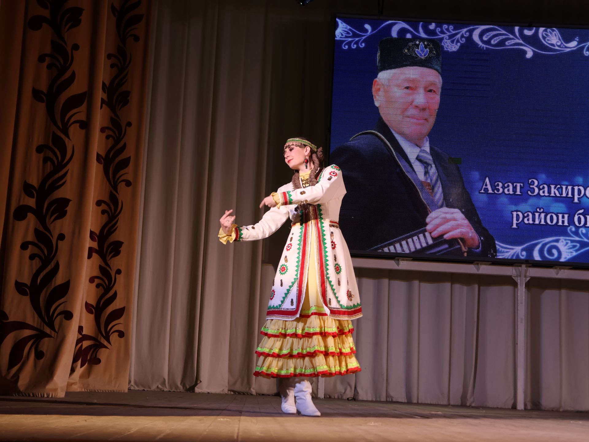 Азат Закиров исемендәге районкүләм бию конкурсыннан безнең репортаж