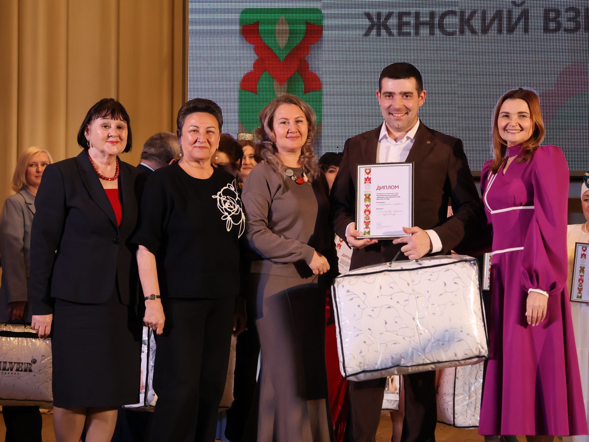 Актаныштагы «Ел хатын- кызы. Ел ир-аты: хатын-кыз карашы-2025» зона бәйгесеннән фотолар