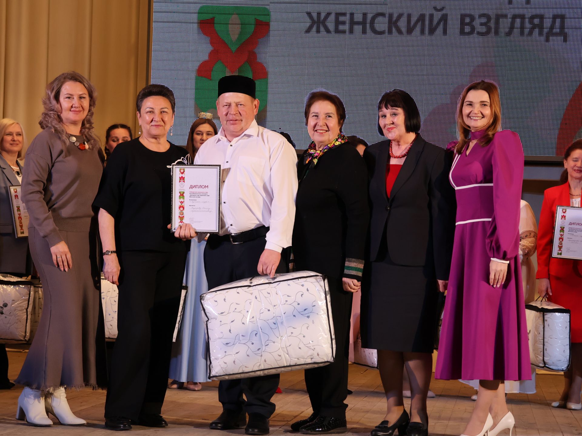 Актаныштагы «Ел хатын- кызы. Ел ир-аты: хатын-кыз карашы-2025» зона бәйгесеннән фотолар