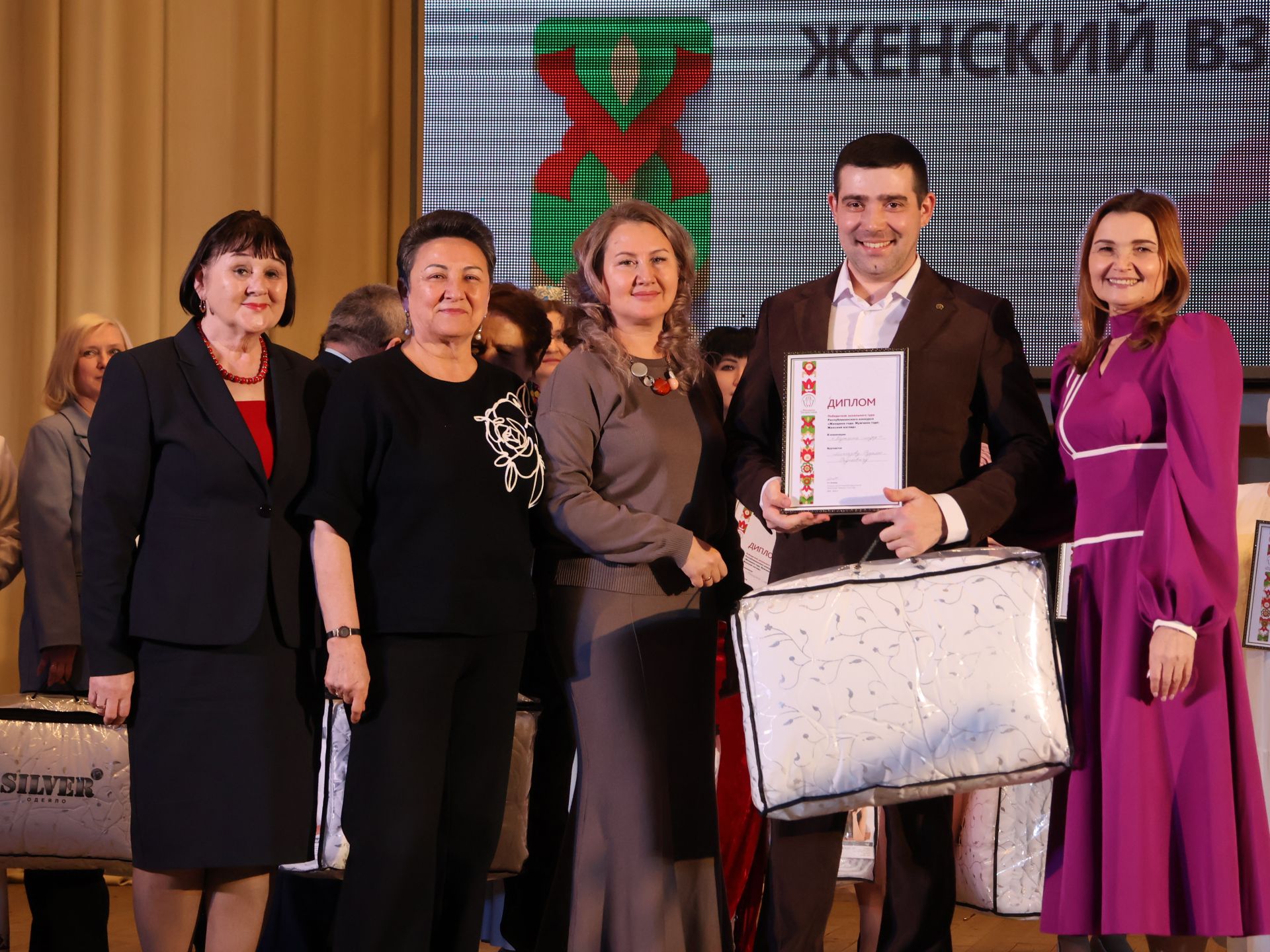 Актаныштагы «Ел хатын- кызы. Ел ир-аты: хатын-кыз карашы-2025» зона бәйгесеннән фотолар
