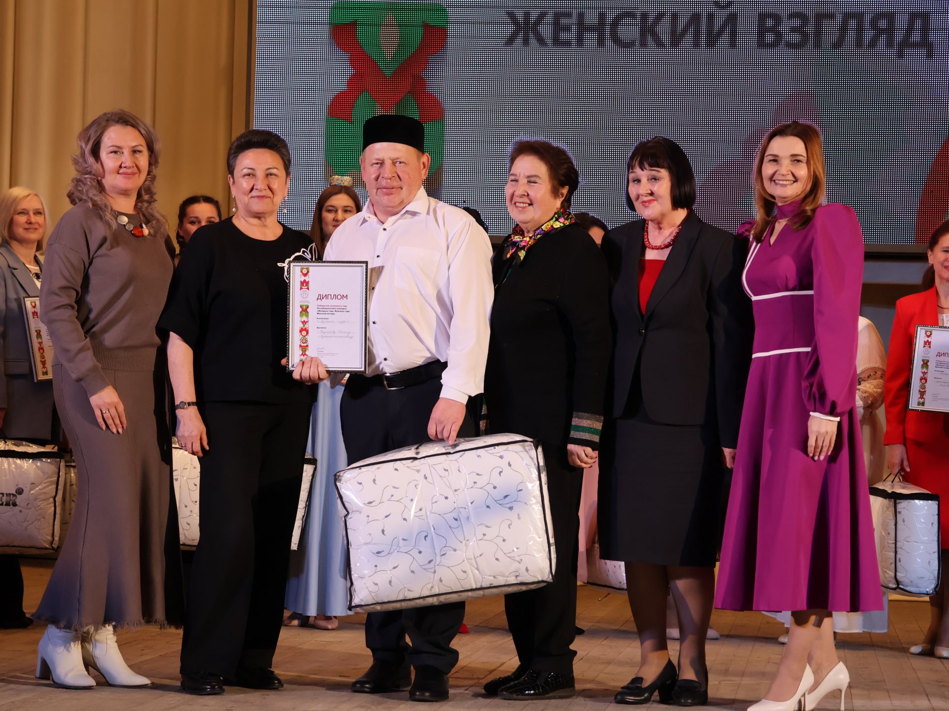 Актаныштагы «Ел хатын- кызы. Ел ир-аты: хатын-кыз карашы-2025» зона бәйгесеннән фотолар