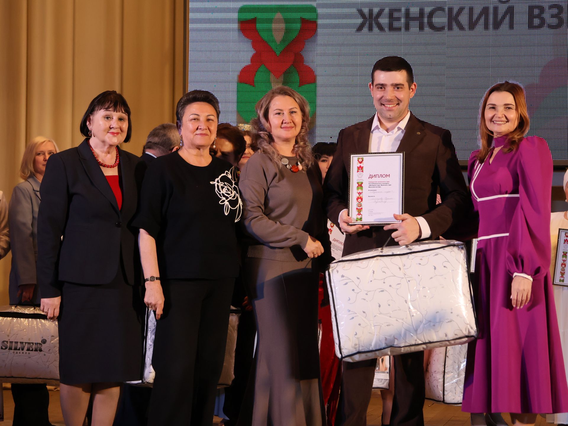 Актаныштагы «Ел хатын- кызы. Ел ир-аты: хатын-кыз карашы-2025» зона бәйгесеннән фотолар