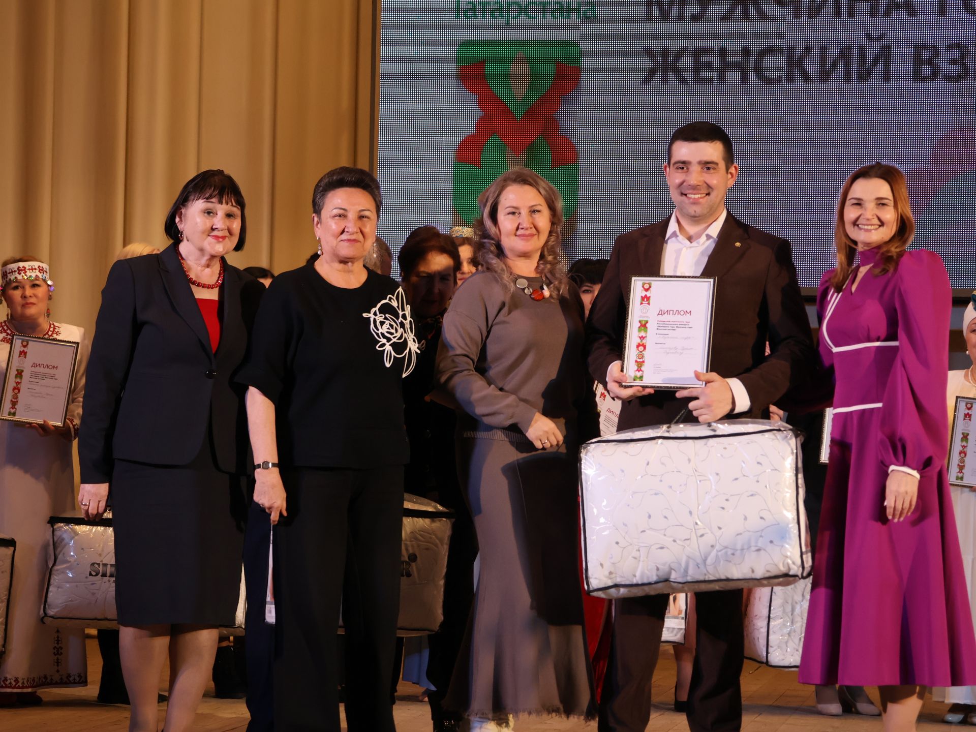 Актаныштагы «Ел хатын- кызы. Ел ир-аты: хатын-кыз карашы-2025» зона бәйгесеннән фотолар