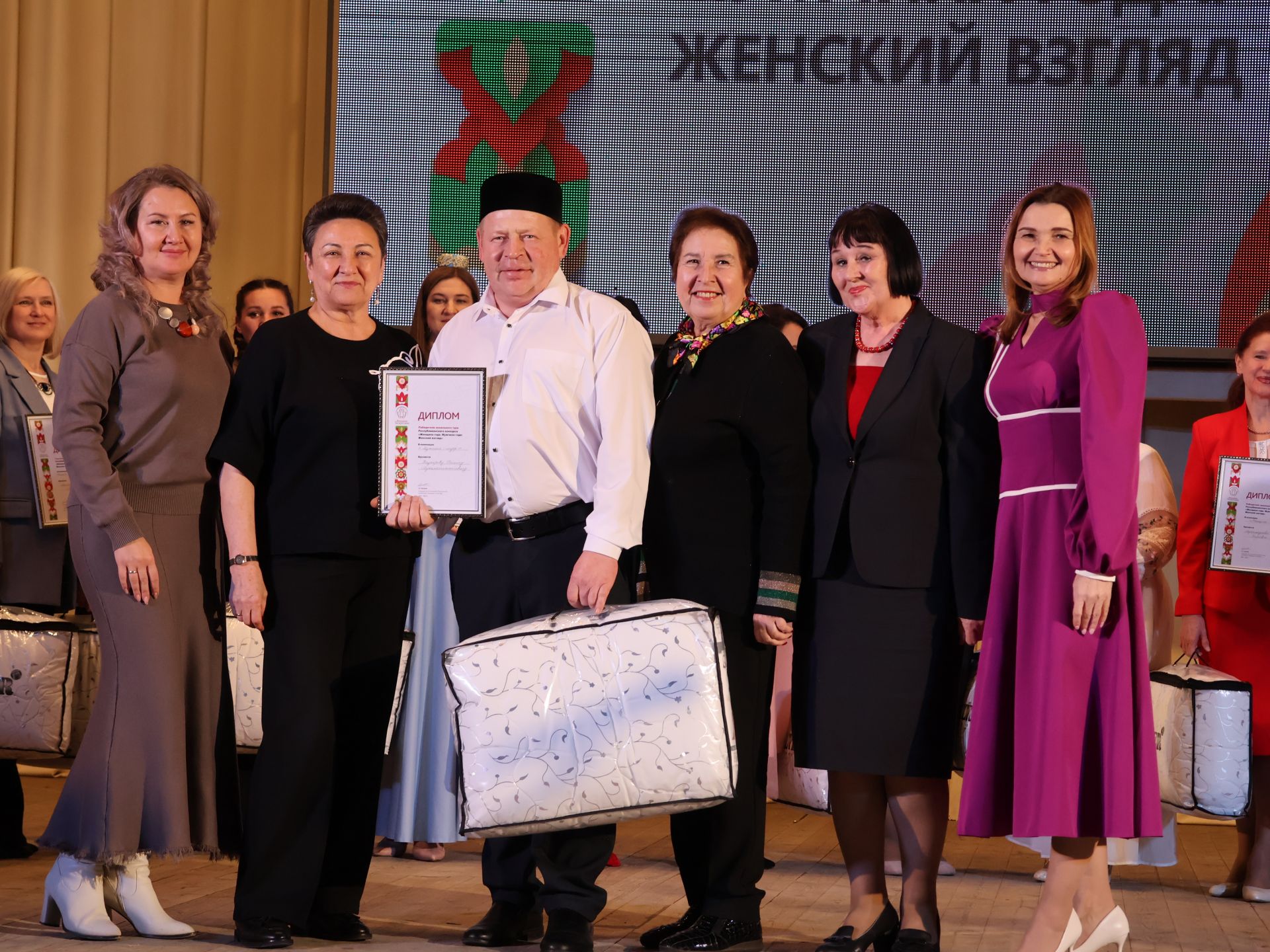 Актаныштагы «Ел хатын- кызы. Ел ир-аты: хатын-кыз карашы-2025» зона бәйгесеннән фотолар