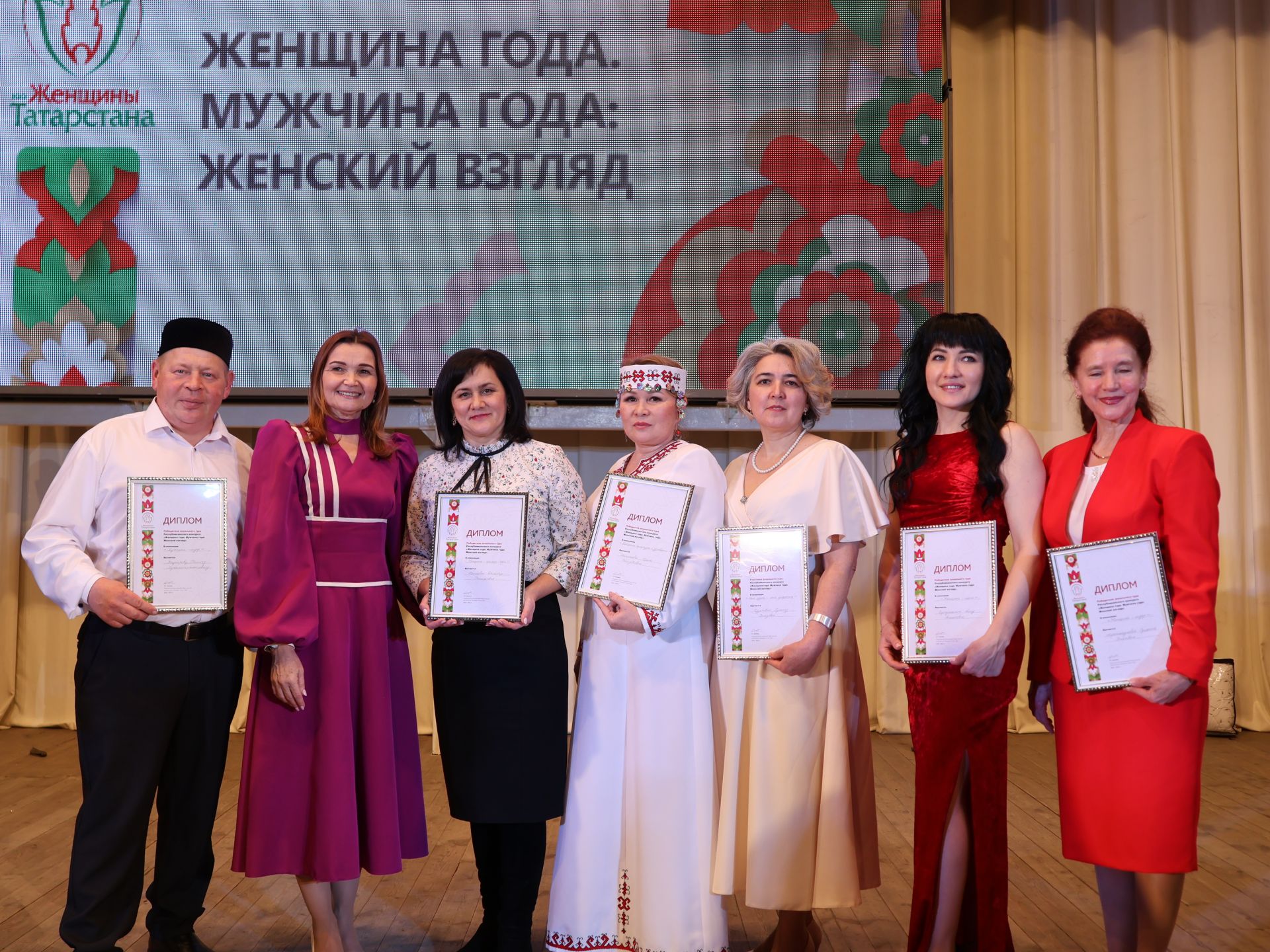 Актаныштагы «Ел хатын- кызы. Ел ир-аты: хатын-кыз карашы-2025» зона бәйгесеннән фотолар
