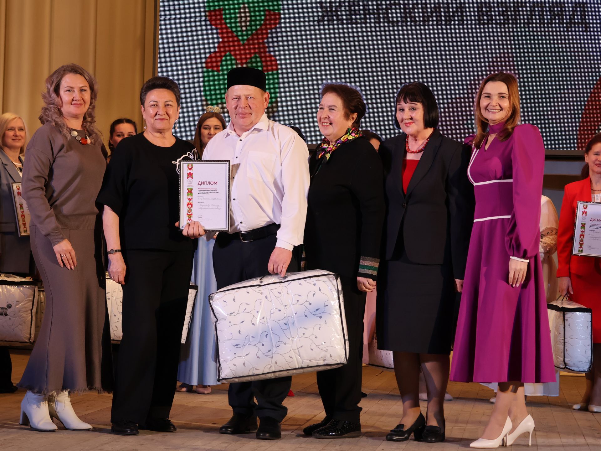 Актаныштагы «Ел хатын- кызы. Ел ир-аты: хатын-кыз карашы-2025» зона бәйгесеннән фотолар