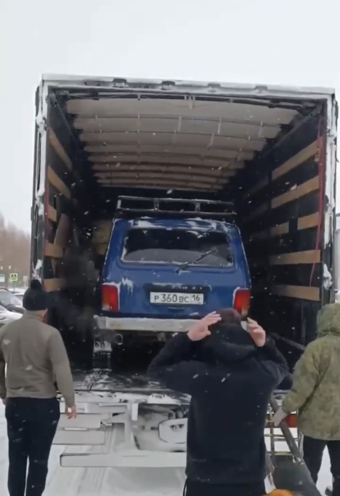 Актанышлыларның унҗиденче гуманитар ярдәмендә берничә машина да бар
