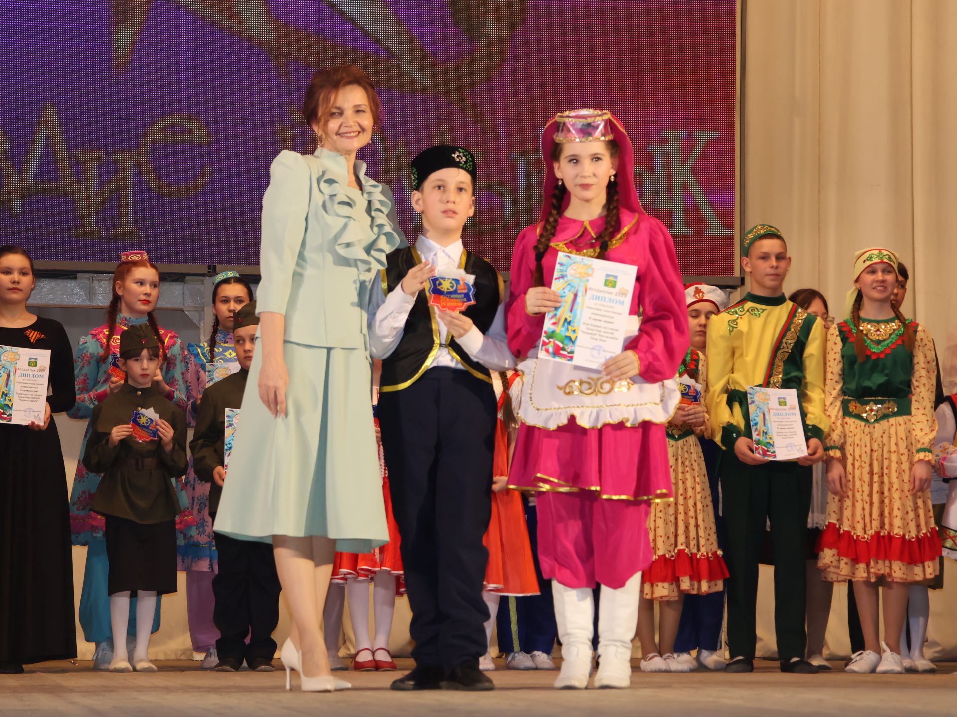 «Йолдызлык» фестиваленең 2 дәрәҗә лауреатларын хөрмәтләү- фотолар