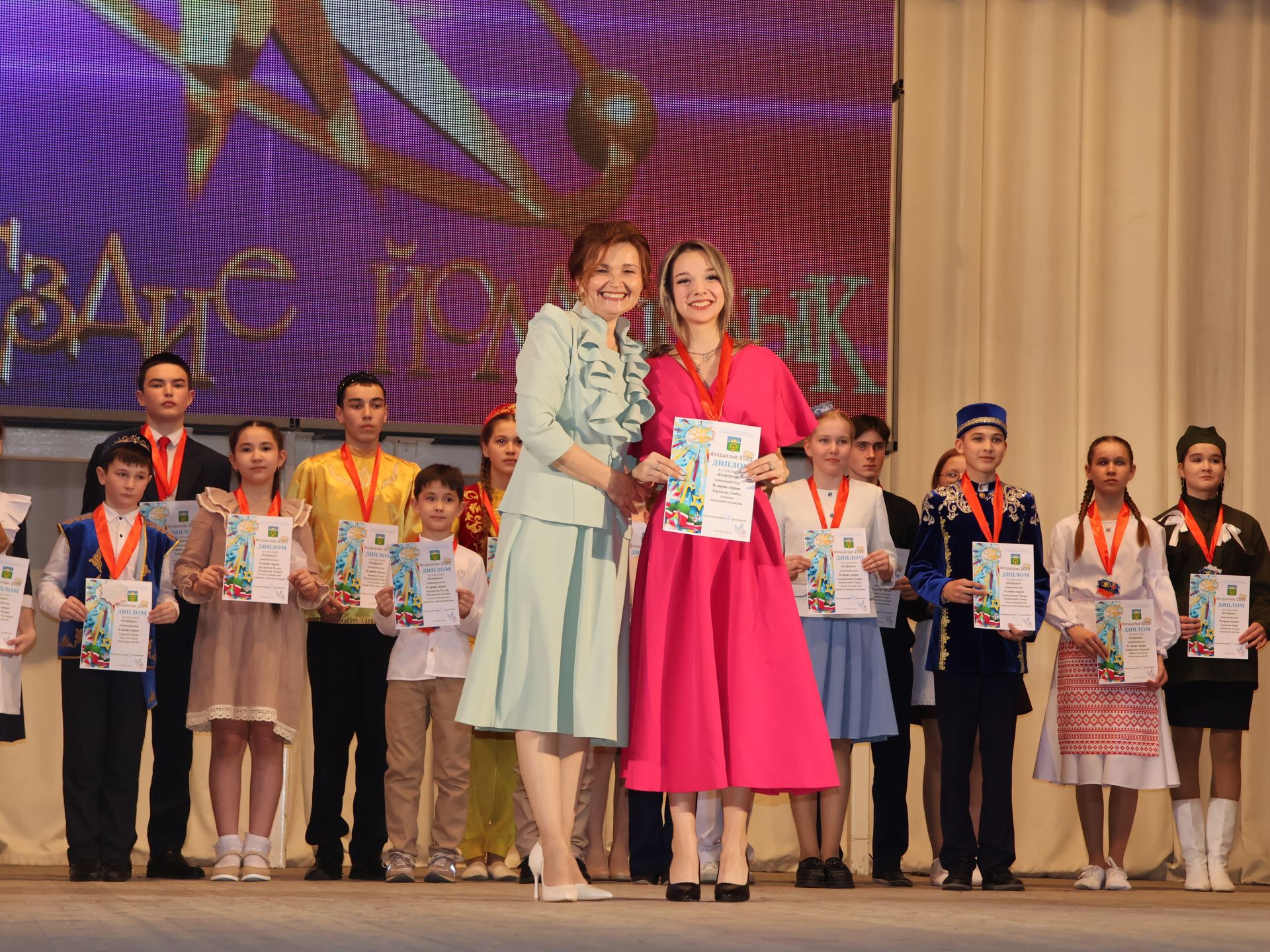 «Йолдызлык» фестиваленең 2 дәрәҗә лауреатларын хөрмәтләү- фотолар