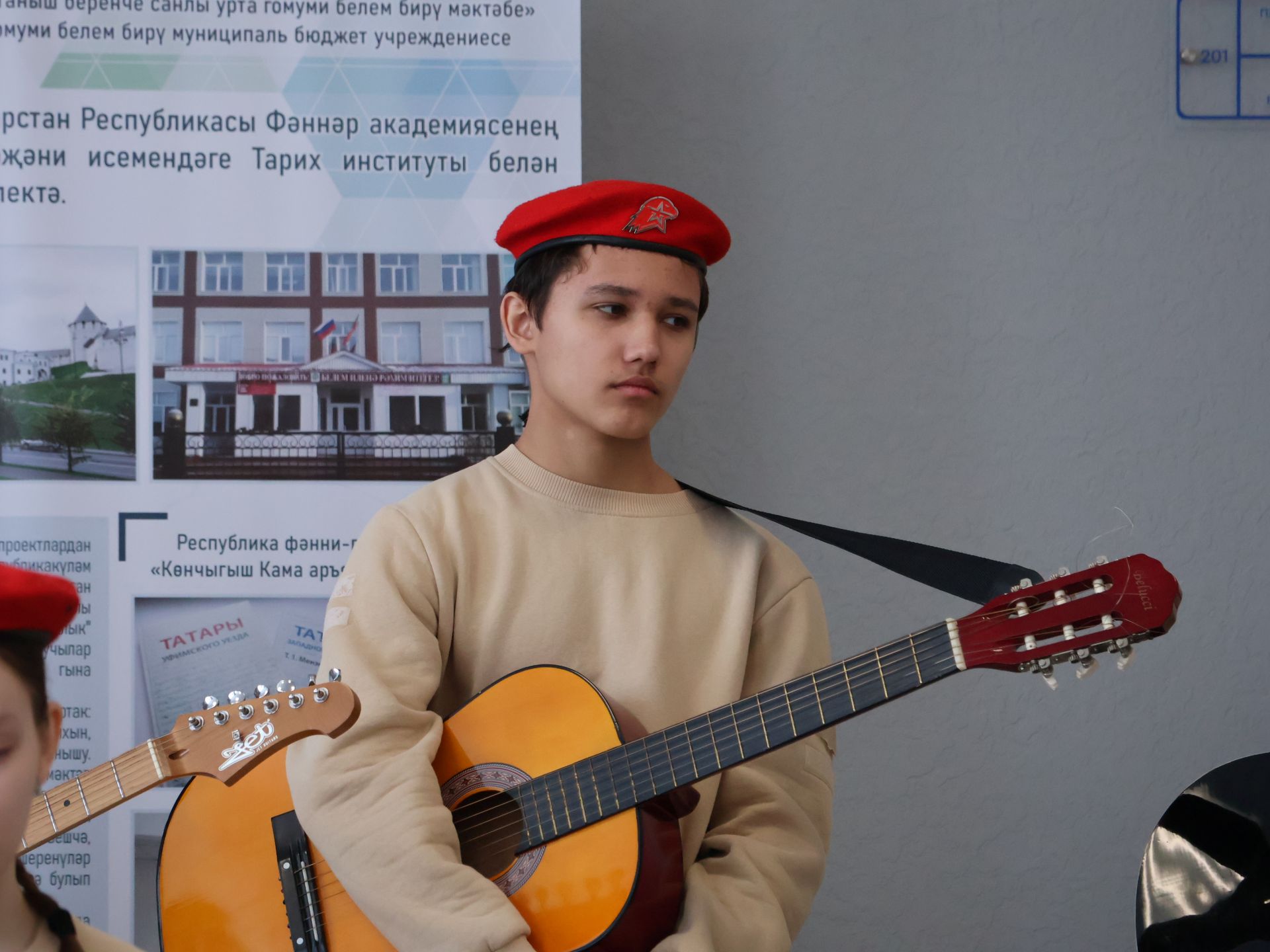 Казан кызы Анжела Молнар герой иренә багышланган «Батырлар даны мәңгелек» Хәтер диварын ачуга кайтты