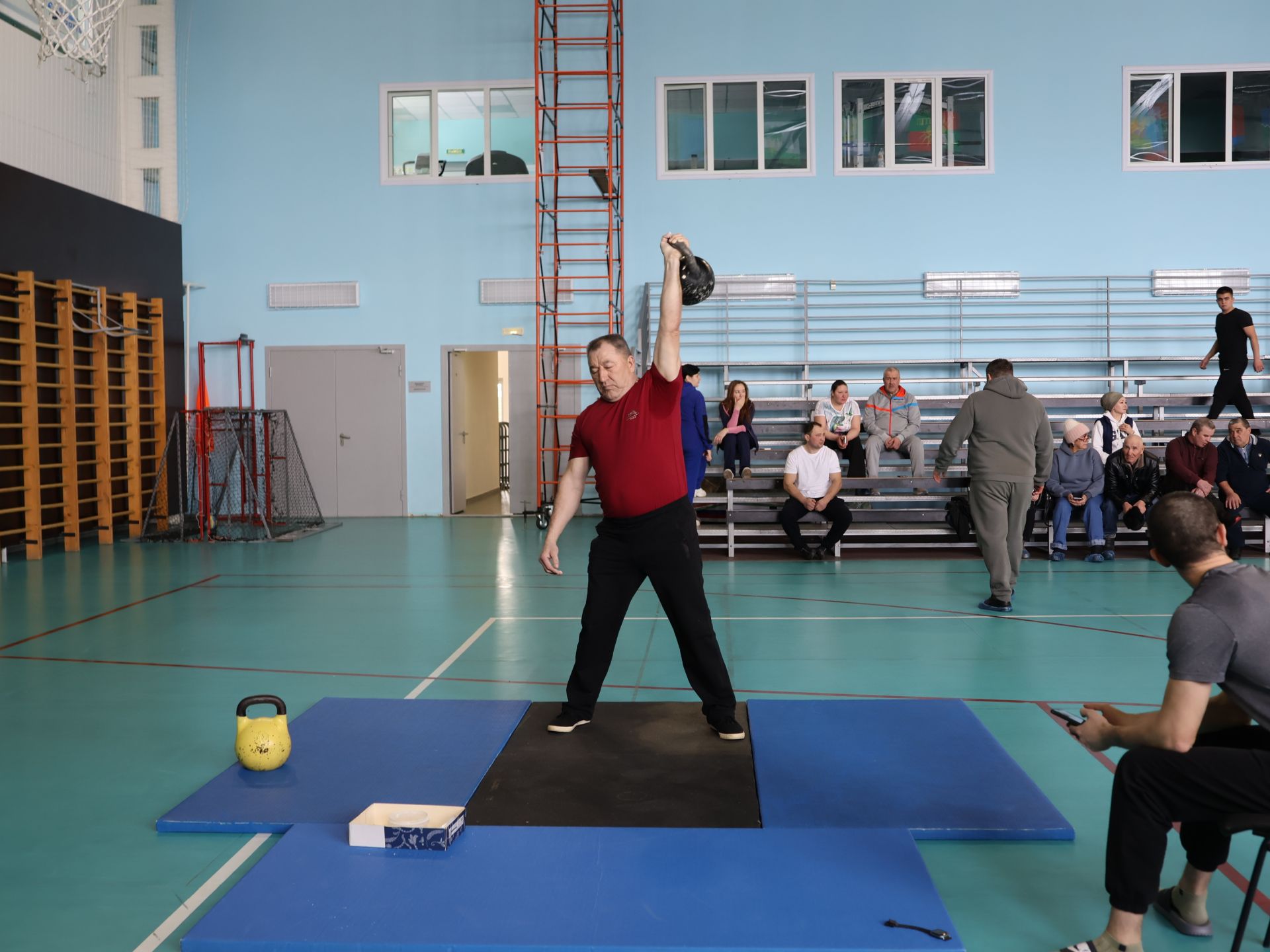 Спорт берләштерә: Актанышның хезмәт ияләре спартакиадада көч сынаша