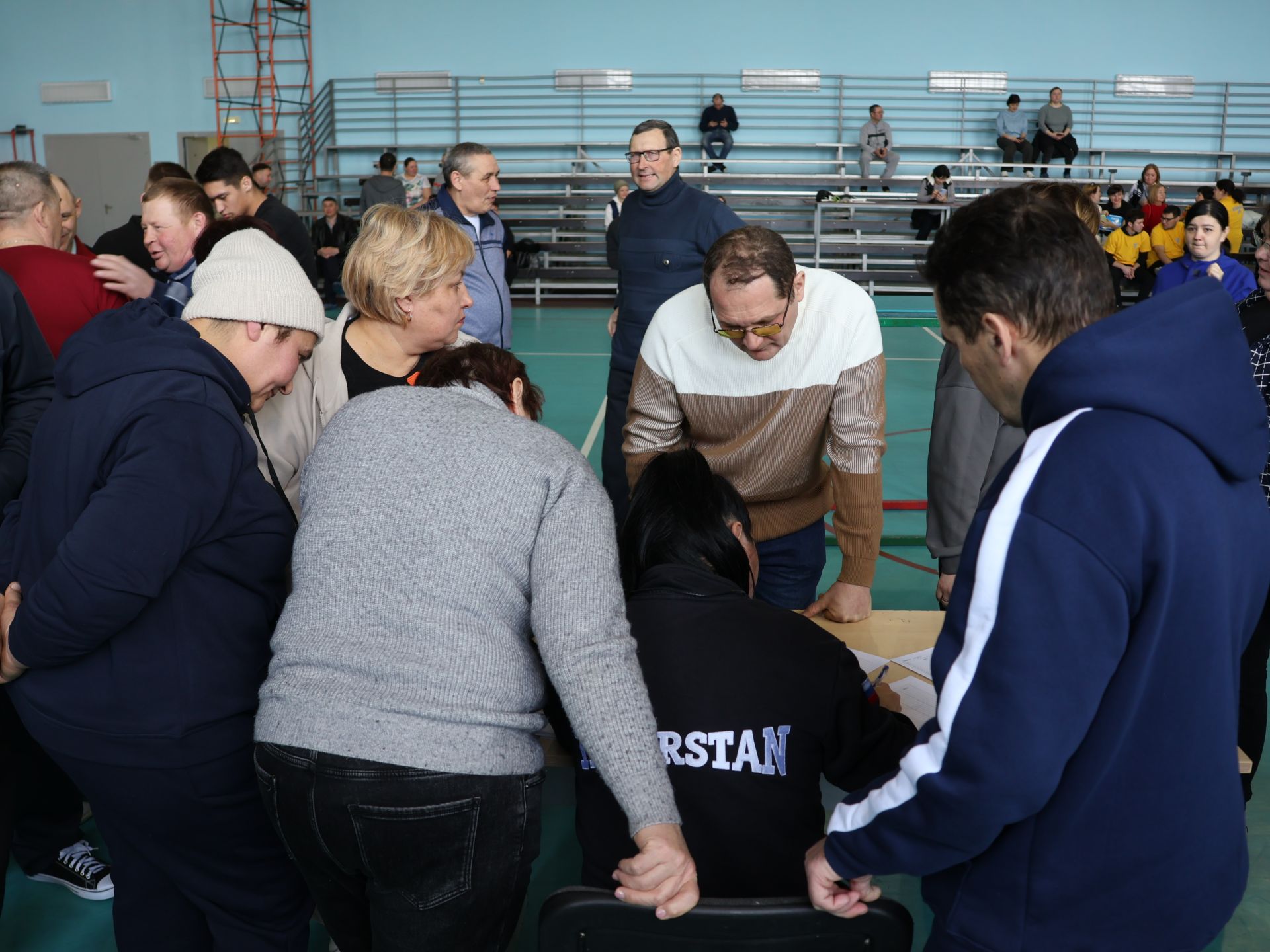 Спорт берләштерә: Актанышның хезмәт ияләре спартакиадада көч сынаша