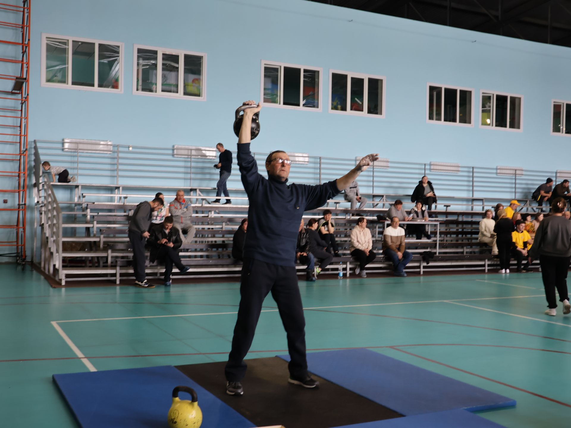 Спорт берләштерә: Актанышның хезмәт ияләре спартакиадада көч сынаша