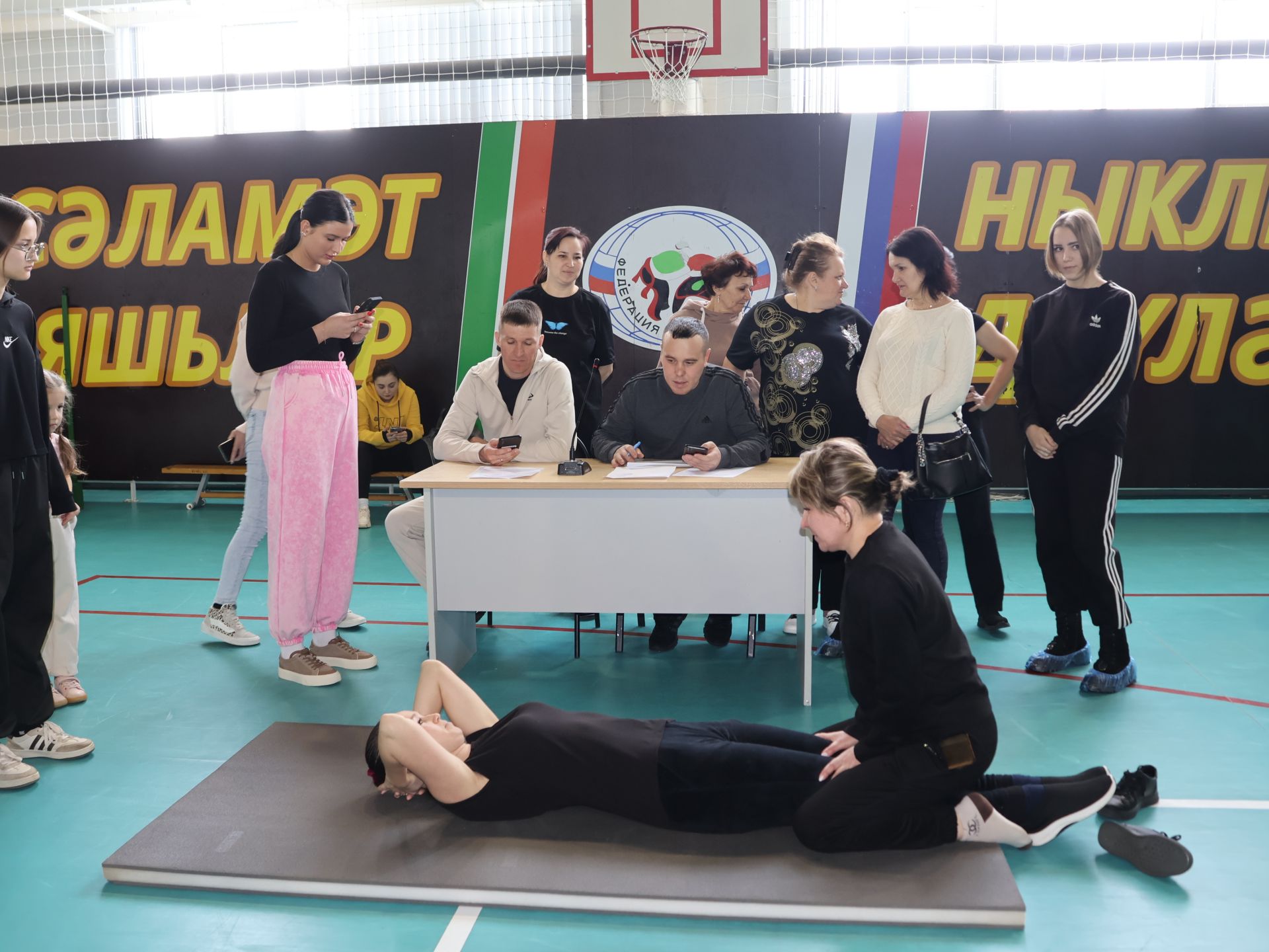 Спорт берләштерә: Актанышның хезмәт ияләре спартакиадада көч сынаша