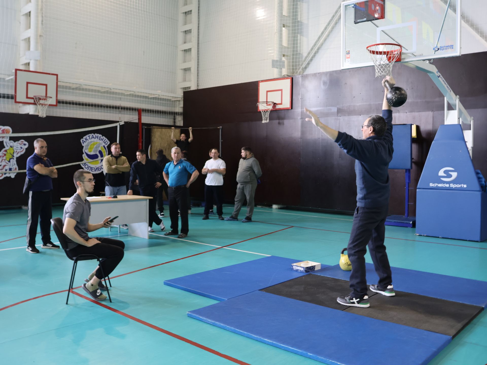 Спорт берләштерә: Актанышның хезмәт ияләре спартакиадада көч сынаша