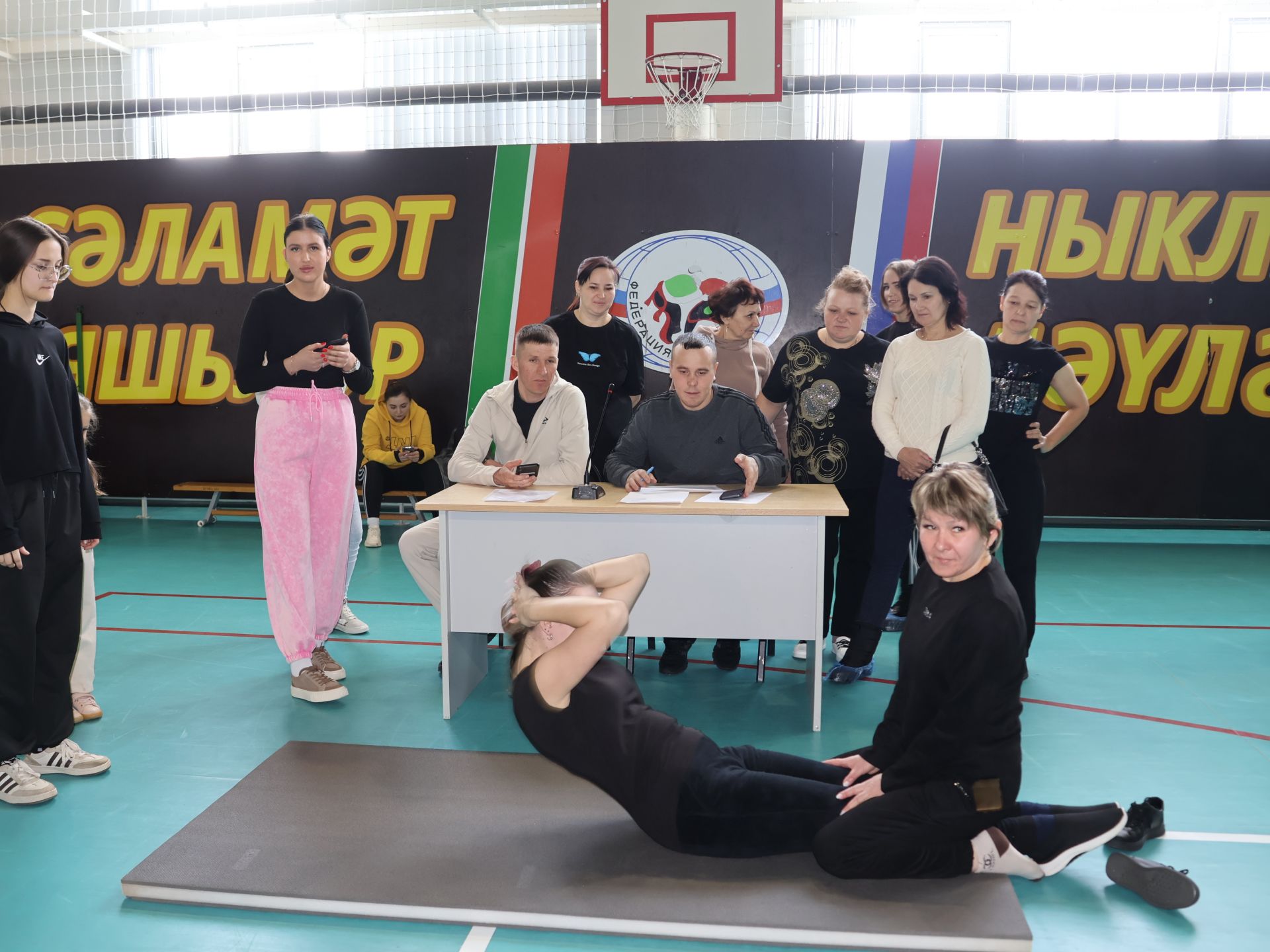 Спорт берләштерә: Актанышның хезмәт ияләре спартакиадада көч сынаша