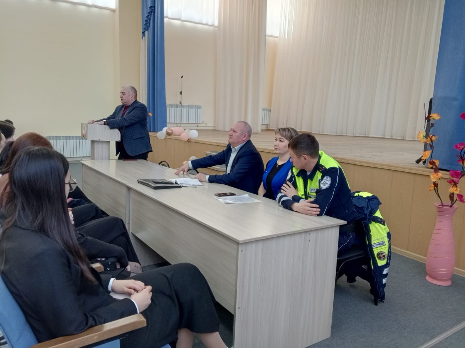Студентларга язын мотоциклда куркынычсыз идарә итү кагыйдәләрен аңлатылды