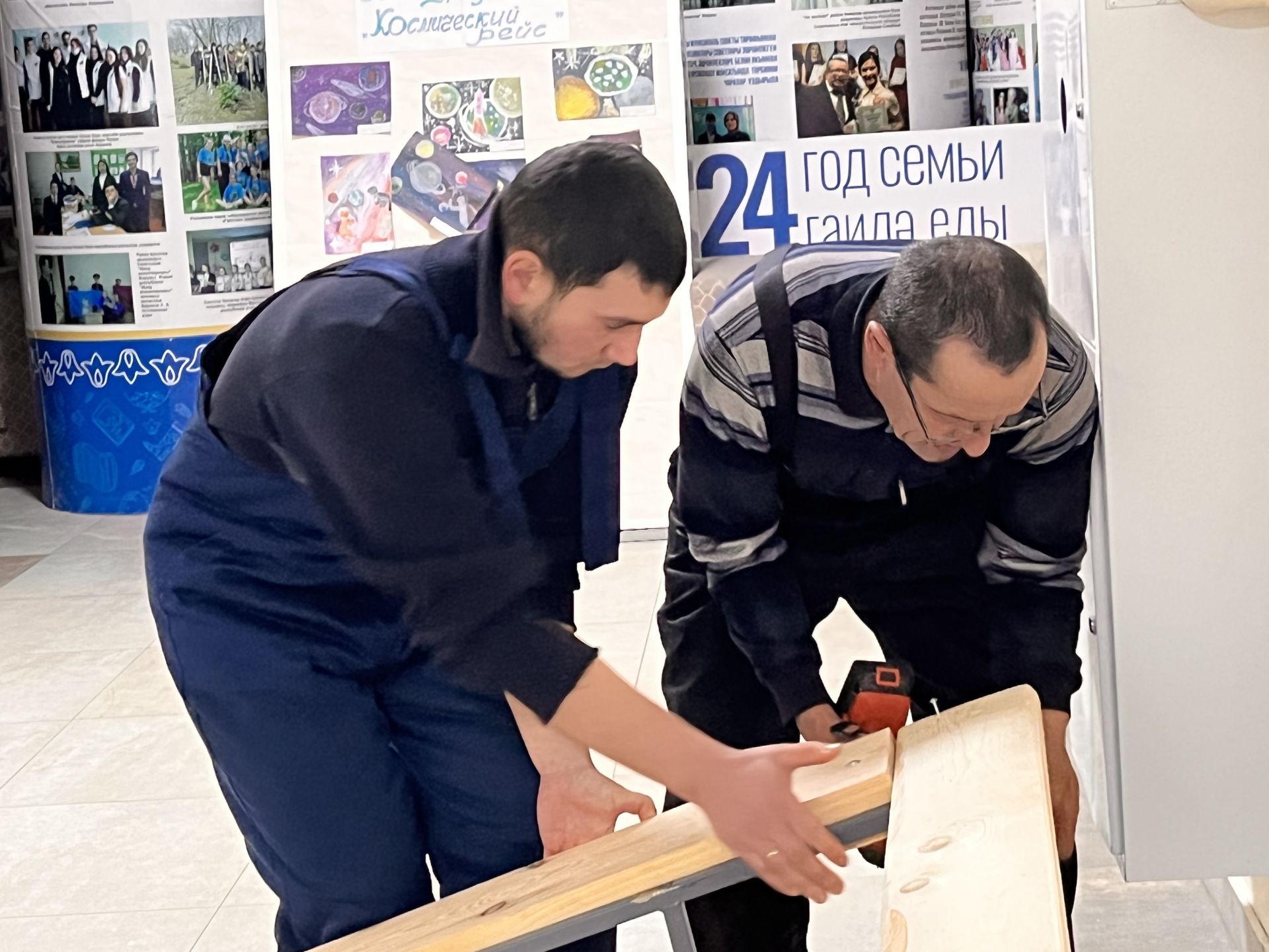 Энергияне икенче якка: «Сәламәтлек» клубына йөрүчеләр маскировка челтәрләре үрәләр