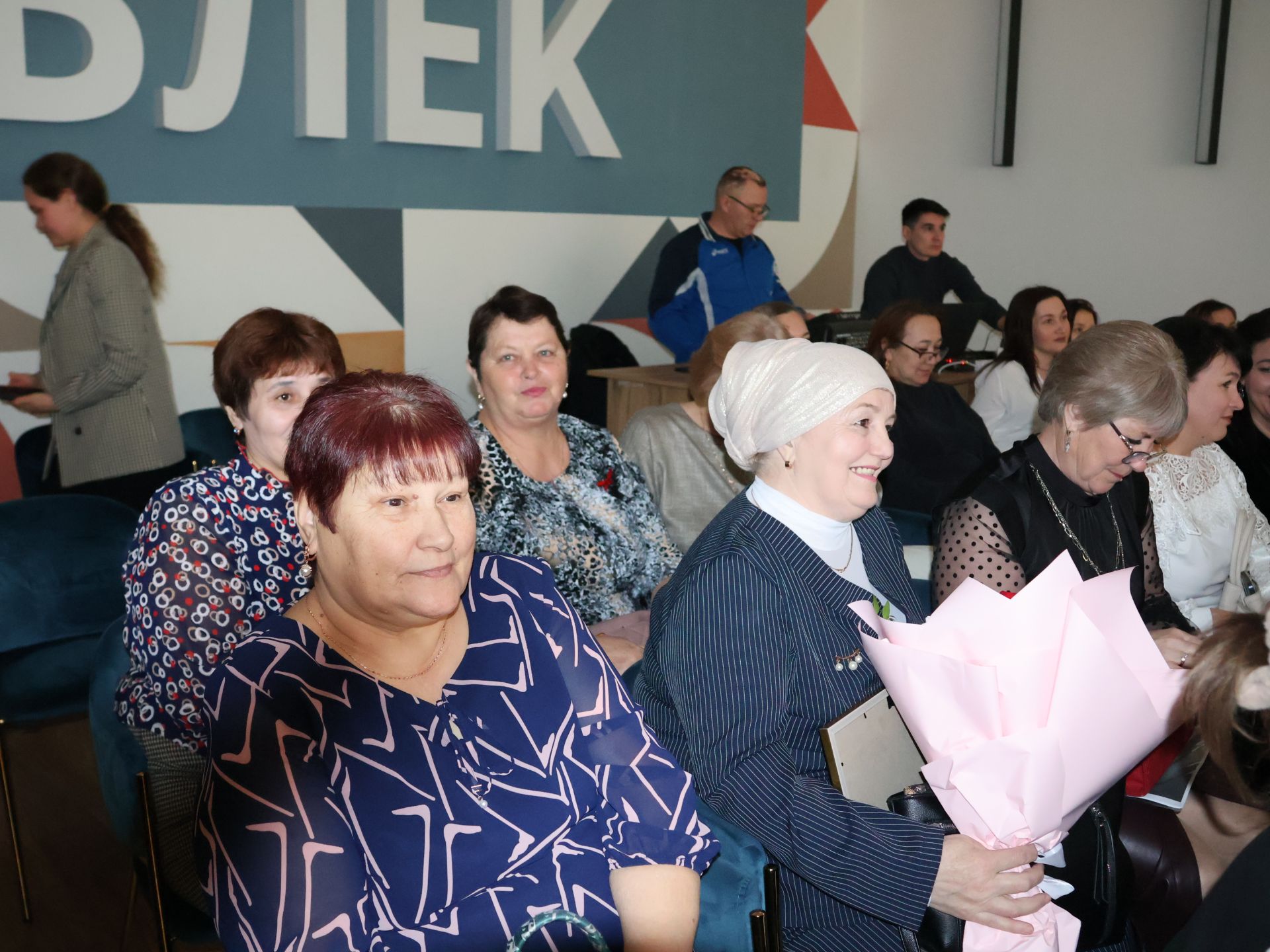 Актанышта социаль өлкәдә эшләүче хатын-кызларыбызны 8 Март бәйрәме белән котладылар