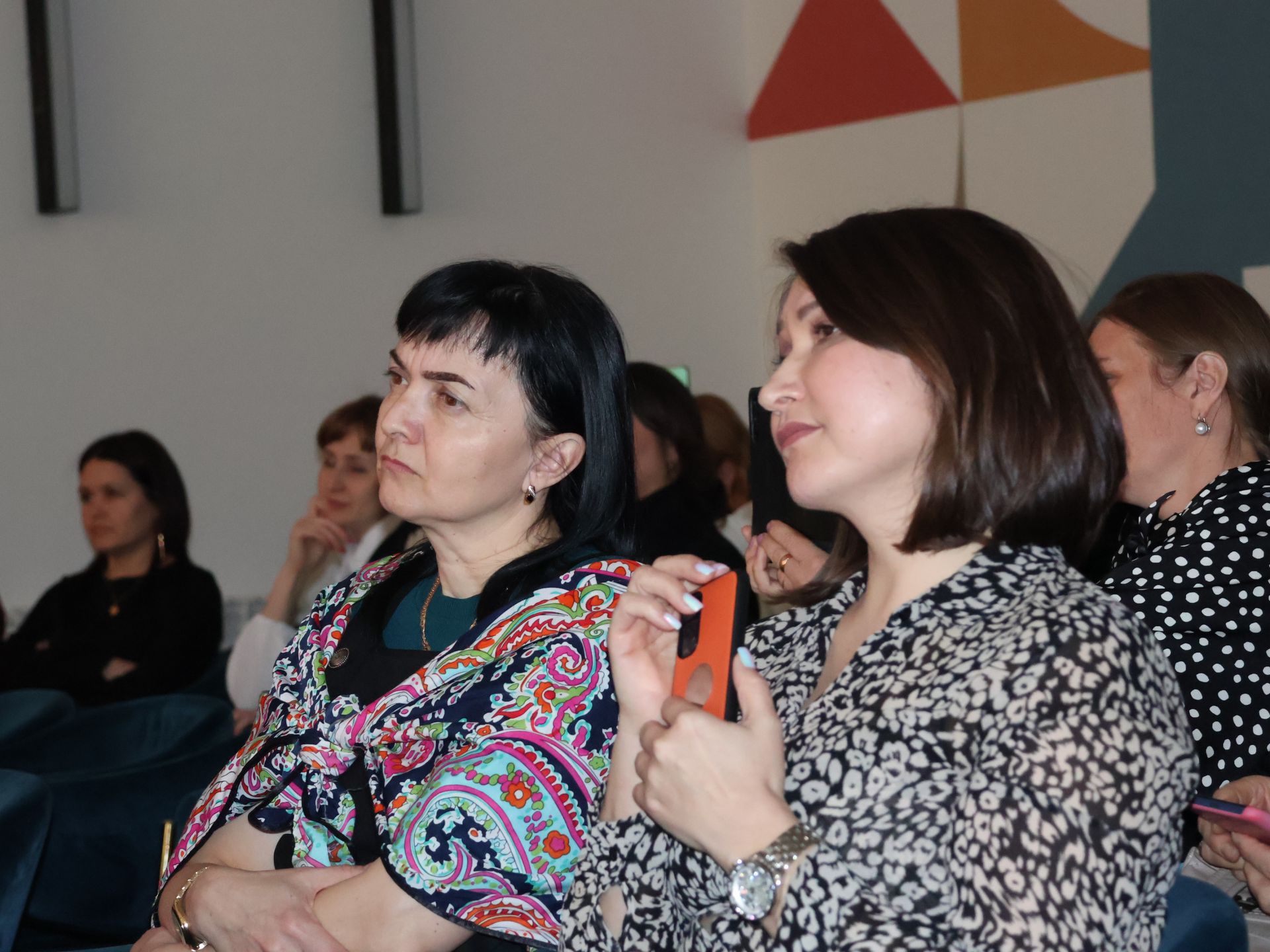 Актанышта социаль өлкәдә эшләүче хатын-кызларыбызны 8 Март бәйрәме белән котладылар