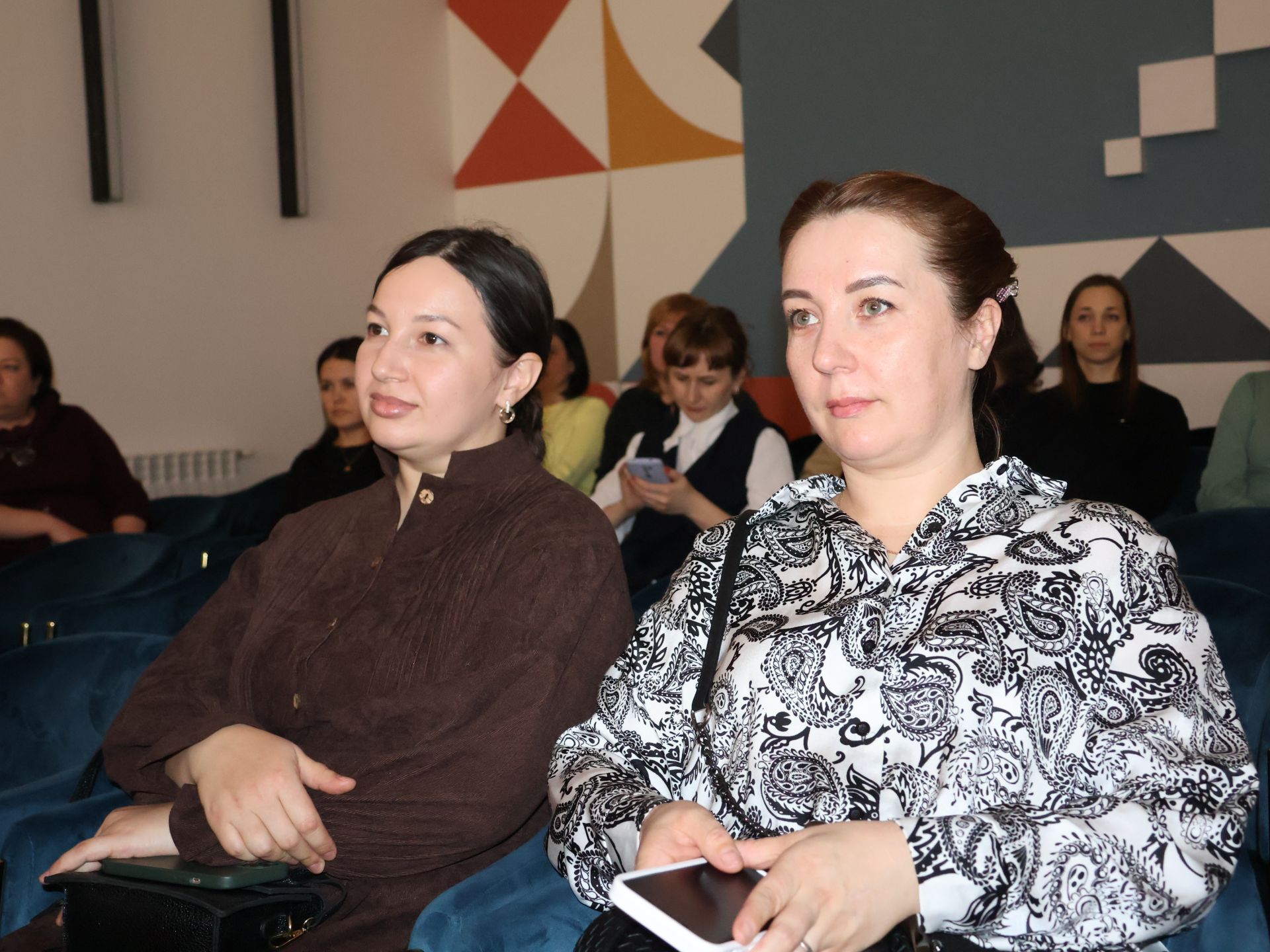 Актанышта социаль өлкәдә эшләүче хатын-кызларыбызны 8 Март бәйрәме белән котладылар