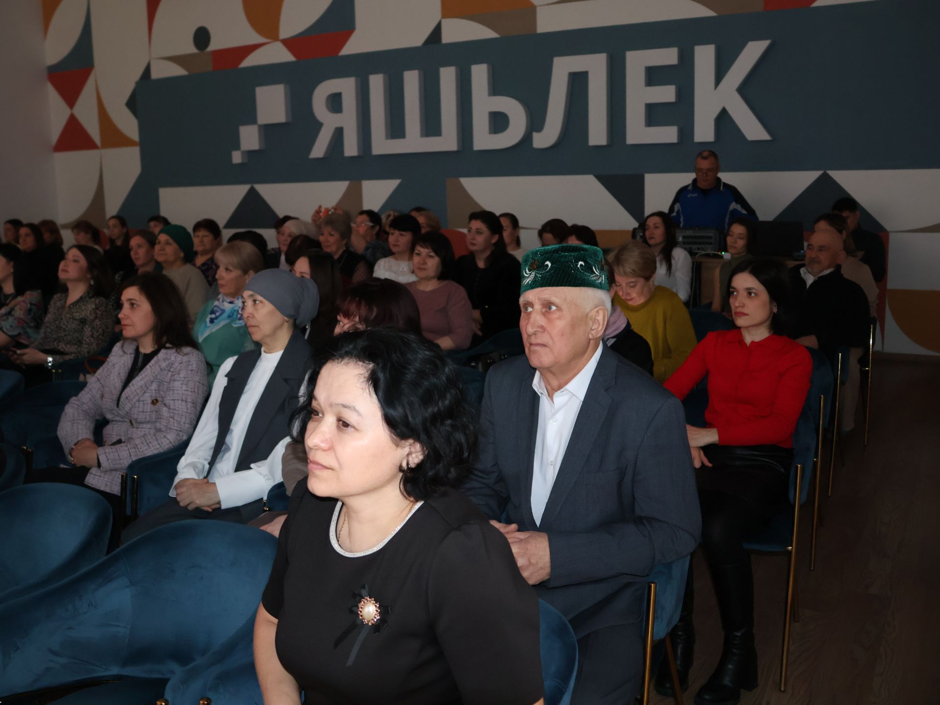 Актанышта социаль өлкәдә эшләүче хатын-кызларыбызны 8 Март бәйрәме белән котладылар