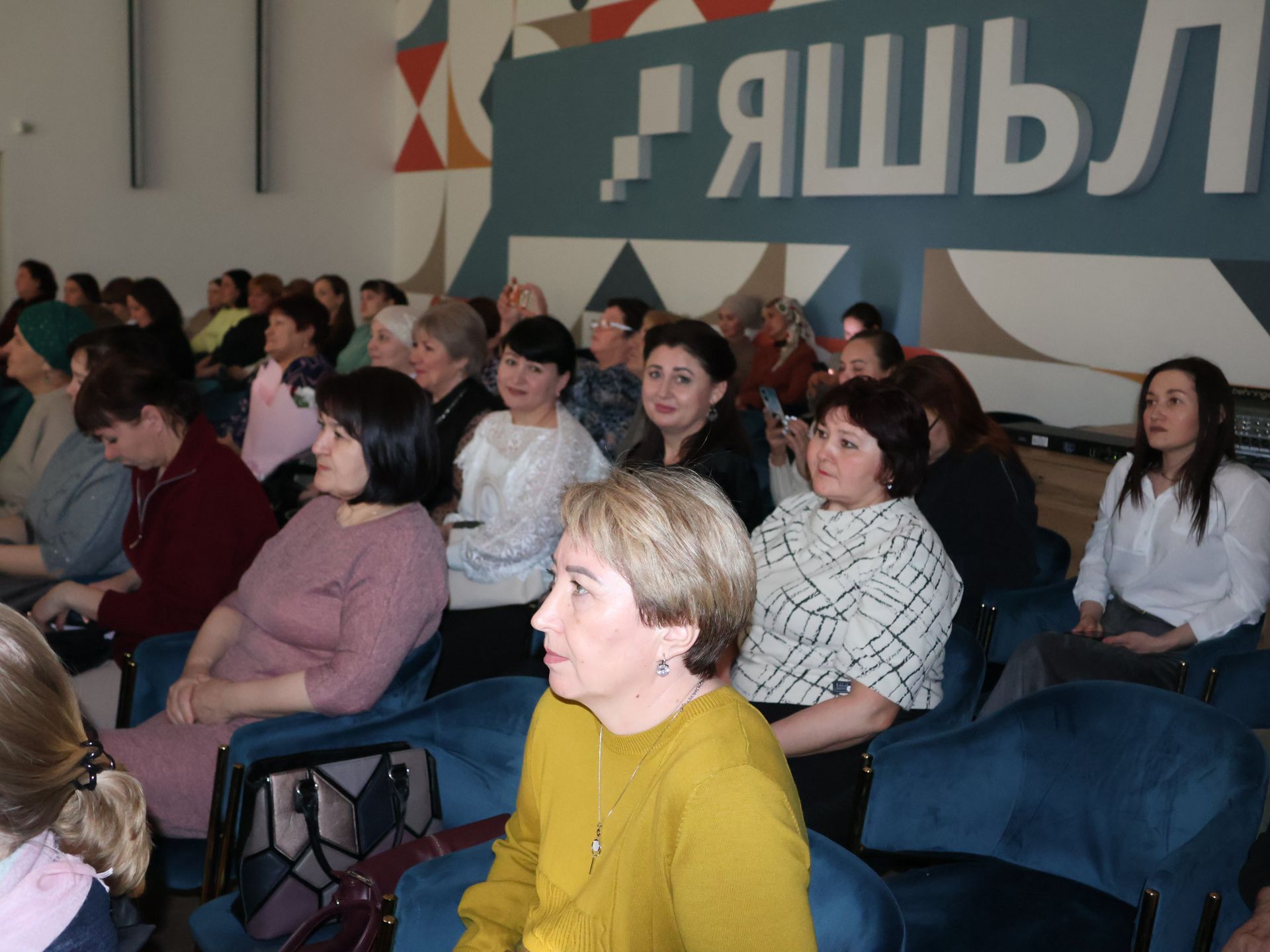 Актанышта социаль өлкәдә эшләүче хатын-кызларыбызны 8 Март бәйрәме белән котладылар