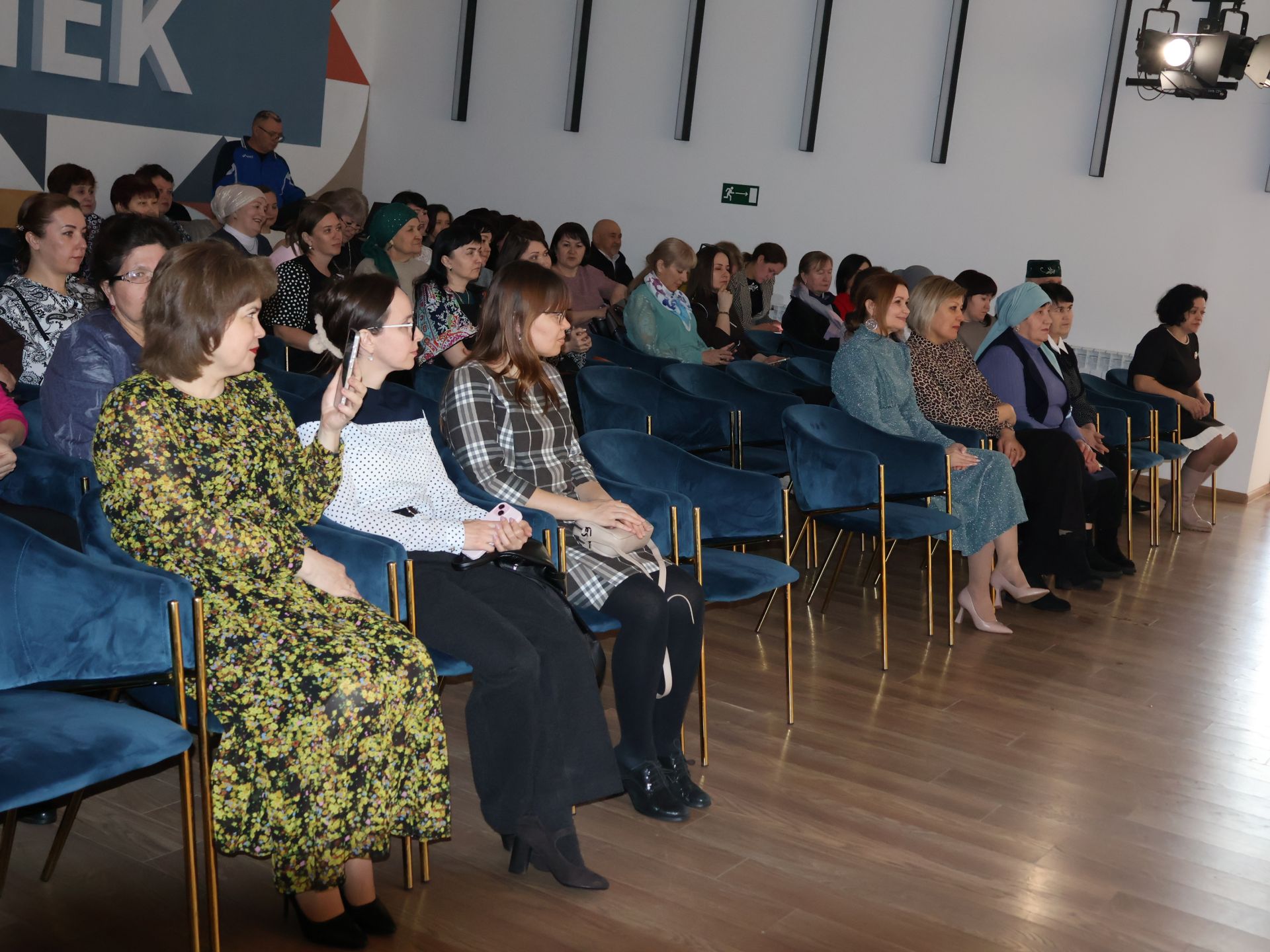 Актанышта социаль өлкәдә эшләүче хатын-кызларыбызны 8 Март бәйрәме белән котладылар