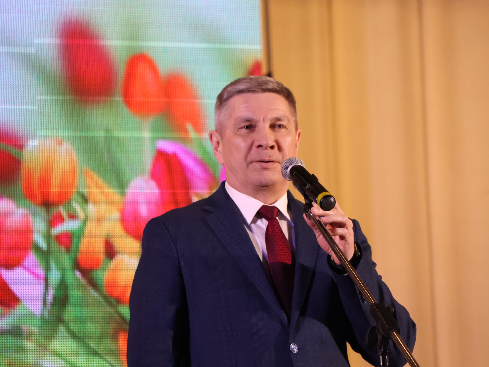 Актаныш гүзәлләрен 8 Март- Халыкара хатын-кызлар көне белән котладылар (фотолар)