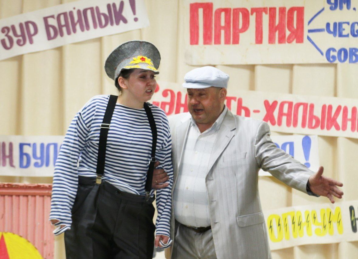 Такталачык үзешчән театры «Экстрасенс» спектаклен куйды