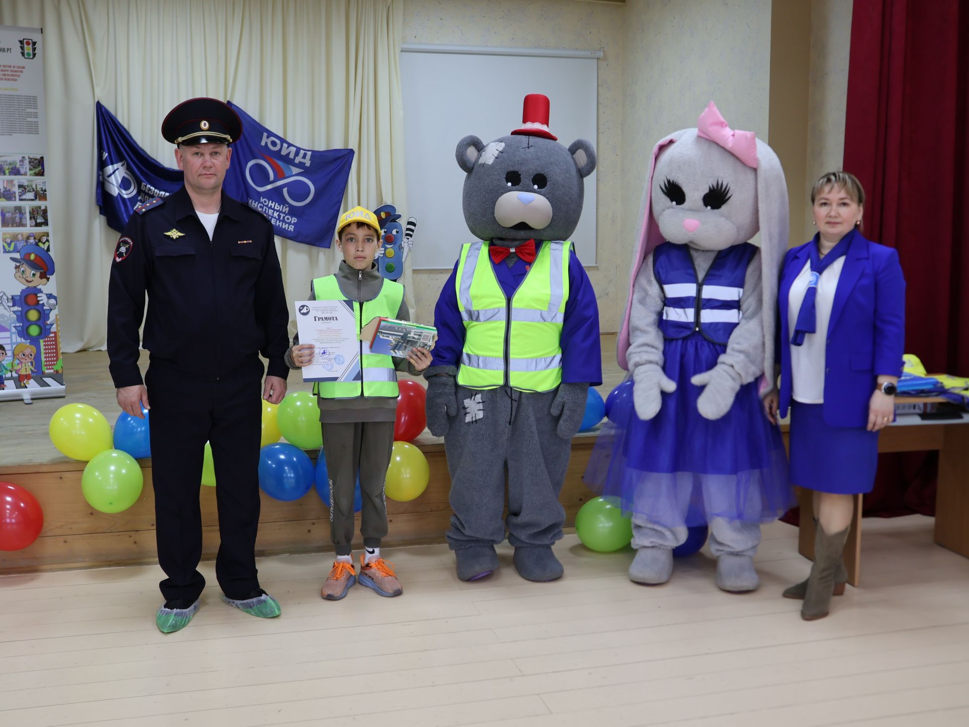 Юл йөрү кагыйдәләренә багышланган иҗади бәйгедә җиңүчеләр принтерлар белән бүләкләнде