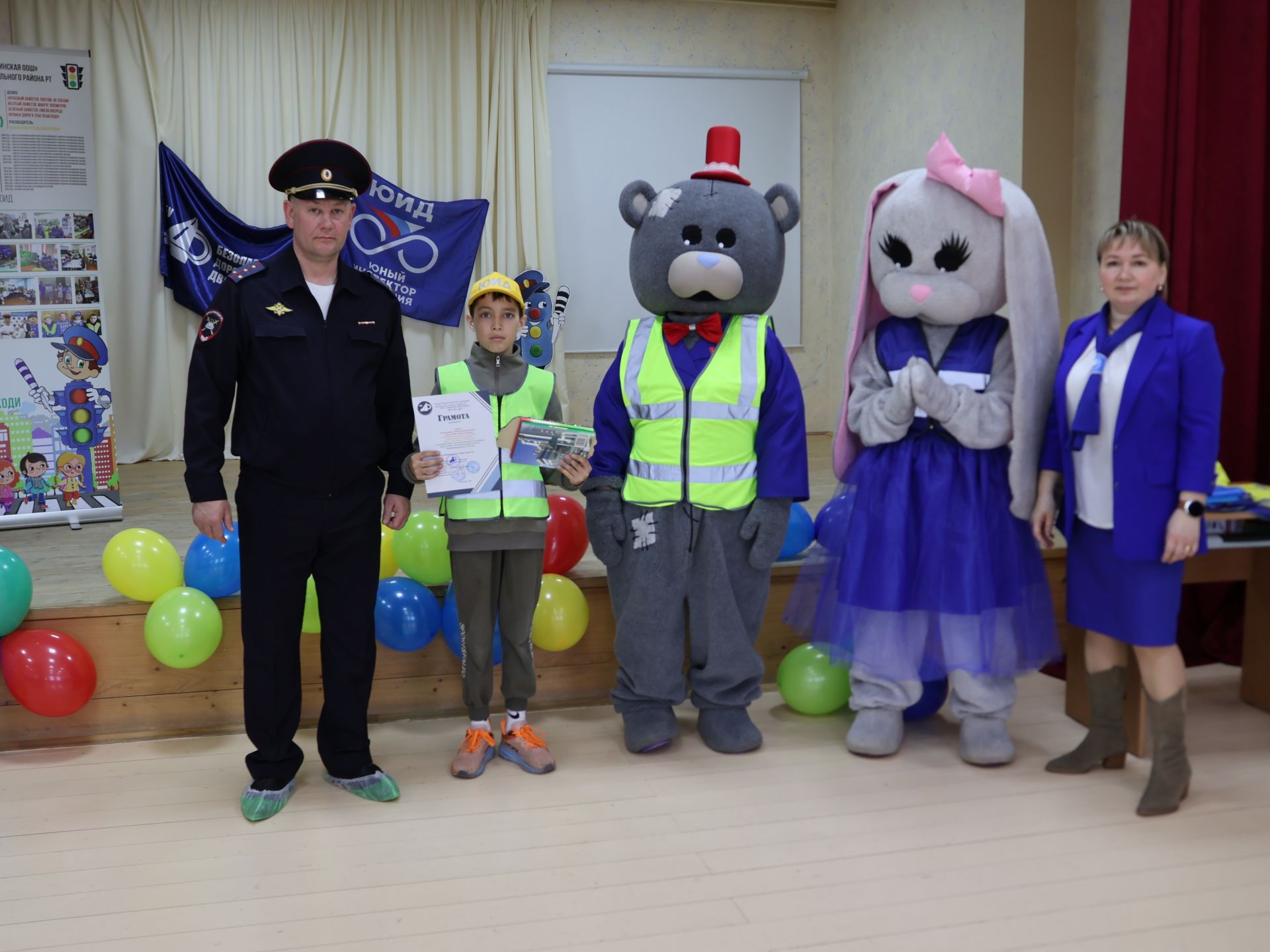Юл йөрү кагыйдәләренә багышланган иҗади бәйгедә җиңүчеләр принтерлар белән бүләкләнде