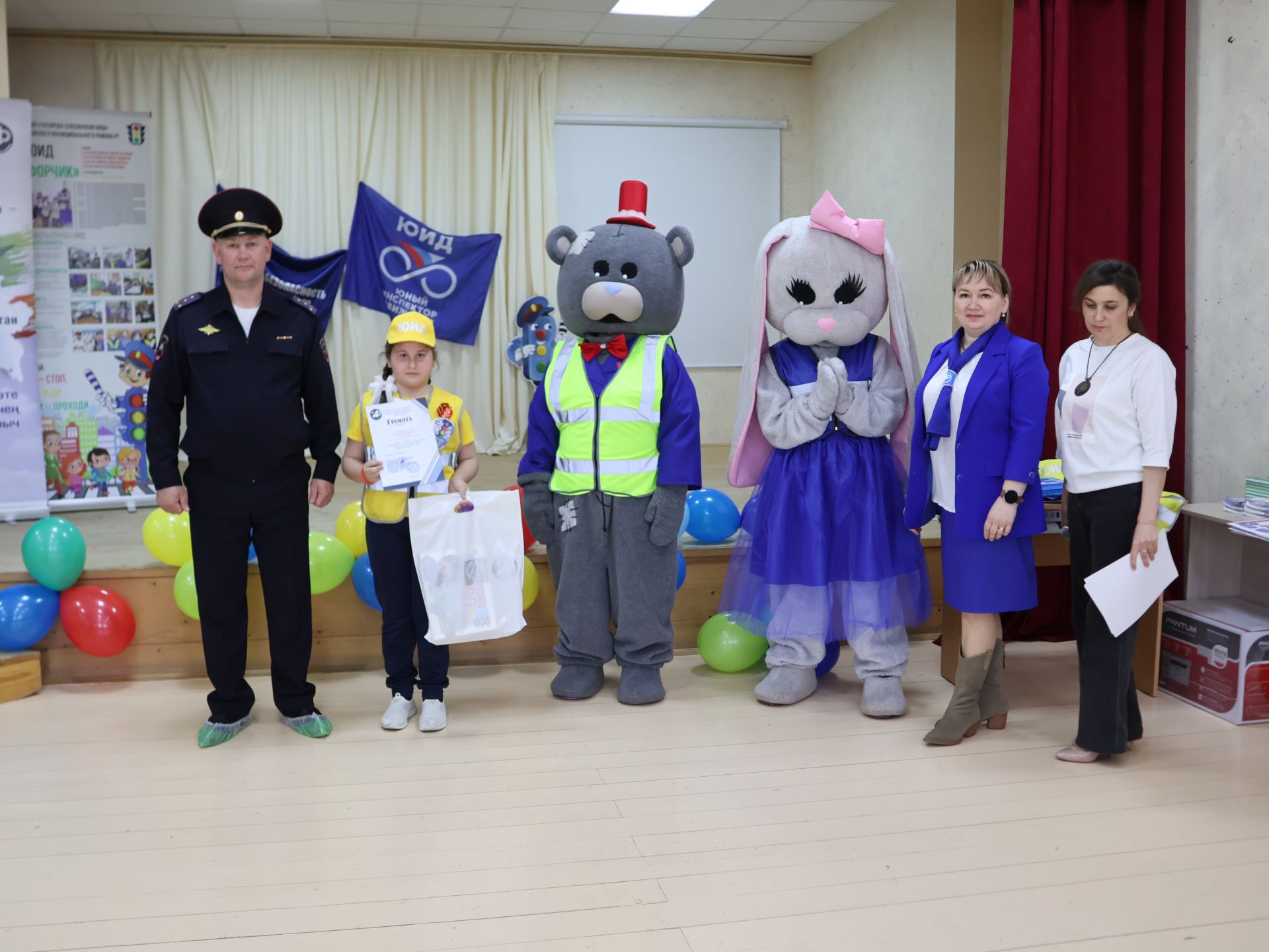 Юл йөрү кагыйдәләренә багышланган иҗади бәйгедә җиңүчеләр принтерлар белән бүләкләнде