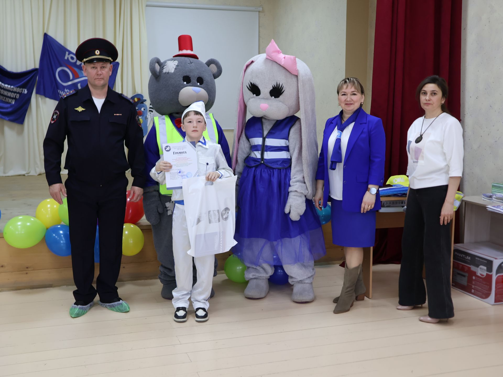 Юл йөрү кагыйдәләренә багышланган иҗади бәйгедә җиңүчеләр принтерлар белән бүләкләнде