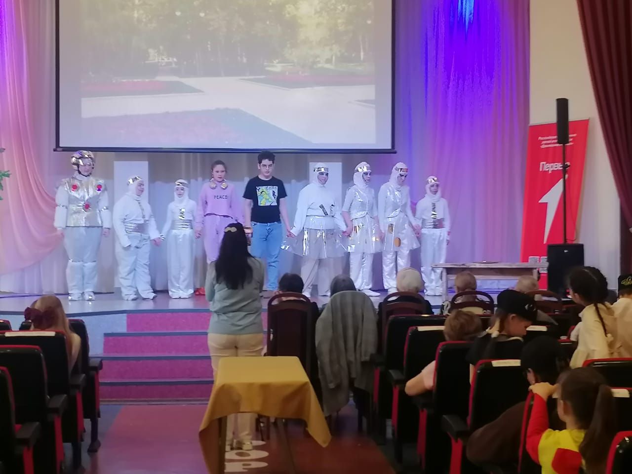 Иске Кормаш укучылары Әлмәттә театр бәйгесендә 1 һәм 2 дәрәҗә лауреат булдылар