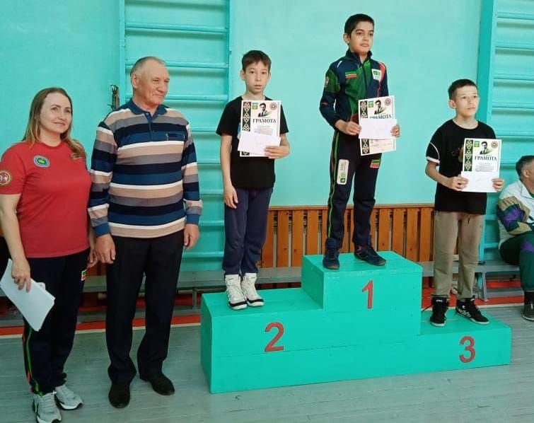 Фронтовик шагыйрь Нур Баянга 120 ел тулу уңаеннан Пучы урта мәктәбендә районара көрәш ярышы узды
