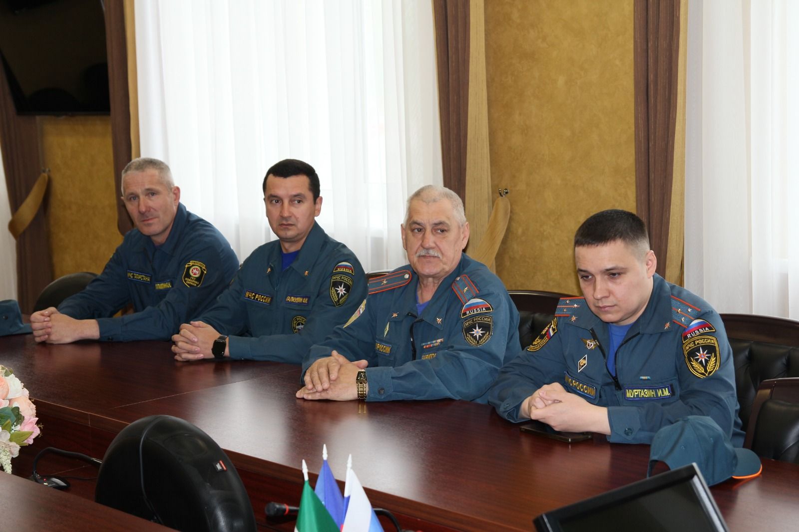 Актаныш районы хакимиятендә янгын сүндерү хезмәткәрләрен һөнәри бәйрәмнәре белән котладылар