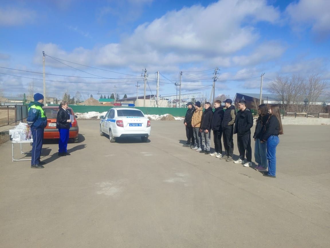 Машина йөртергә өйрәнүчеләр үзара көч сынашты