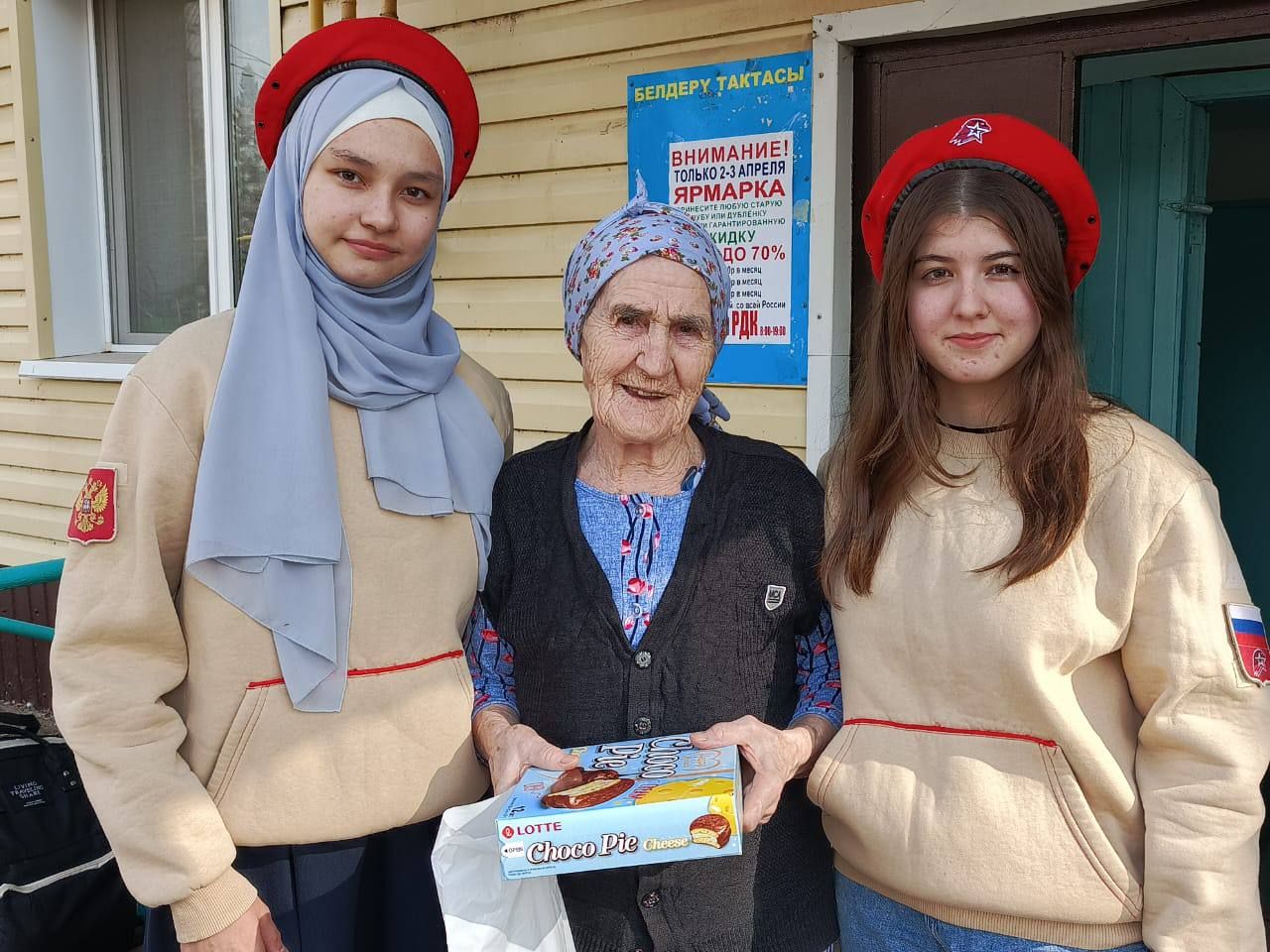 Актаныш укучылары «Ветеранга хат» акциясендә лаеклы ялдагы мөгаллимнәр белән очрашты