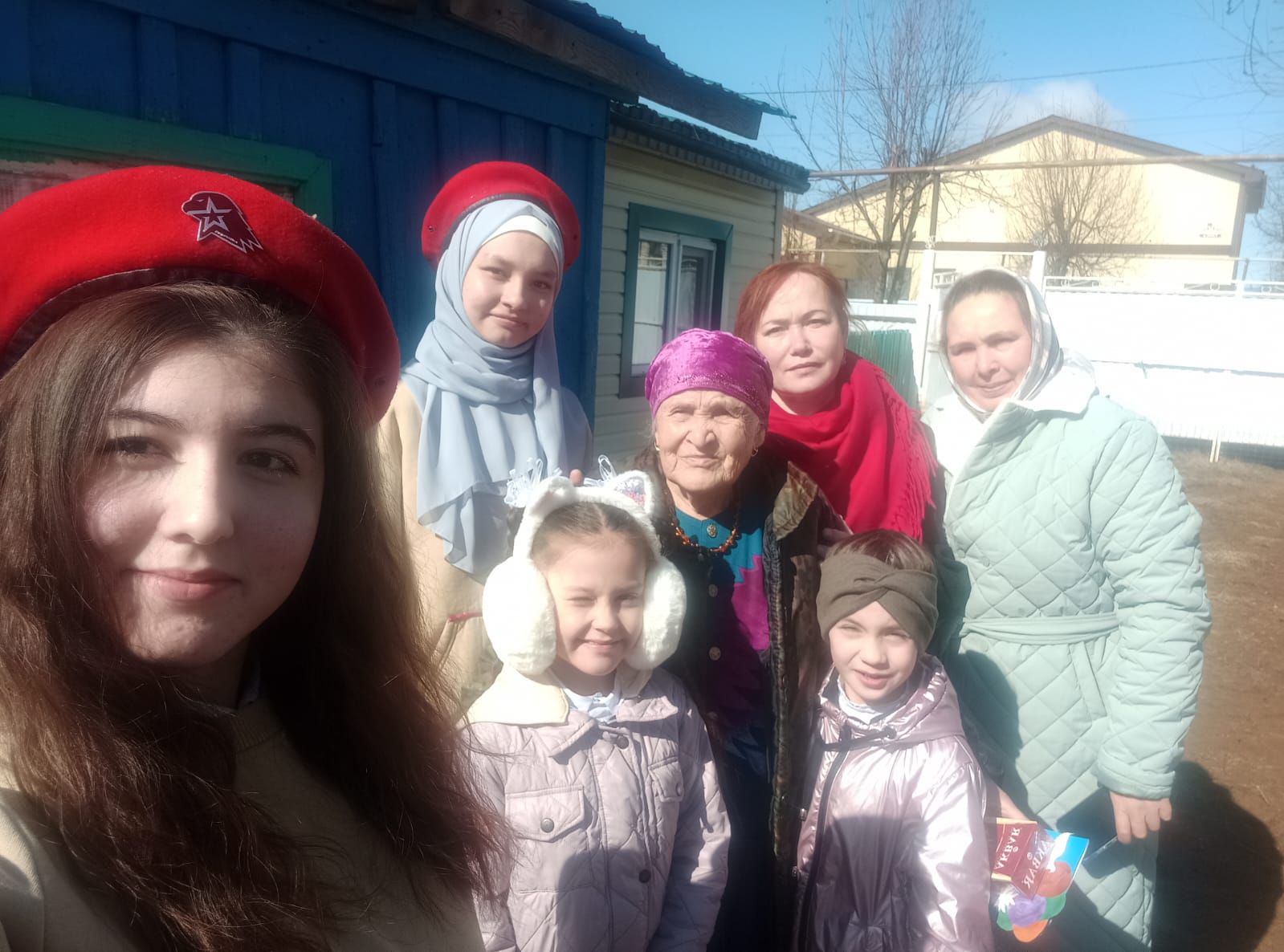 Актаныш укучылары «Ветеранга хат» акциясендә лаеклы ялдагы мөгаллимнәр белән очрашты