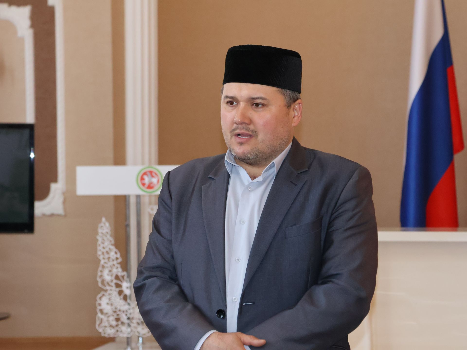 «Гаилә мәктәбе» дәресендә укучылар МХО ветераны Илнар Нәбиуллинны хөрмәтләде