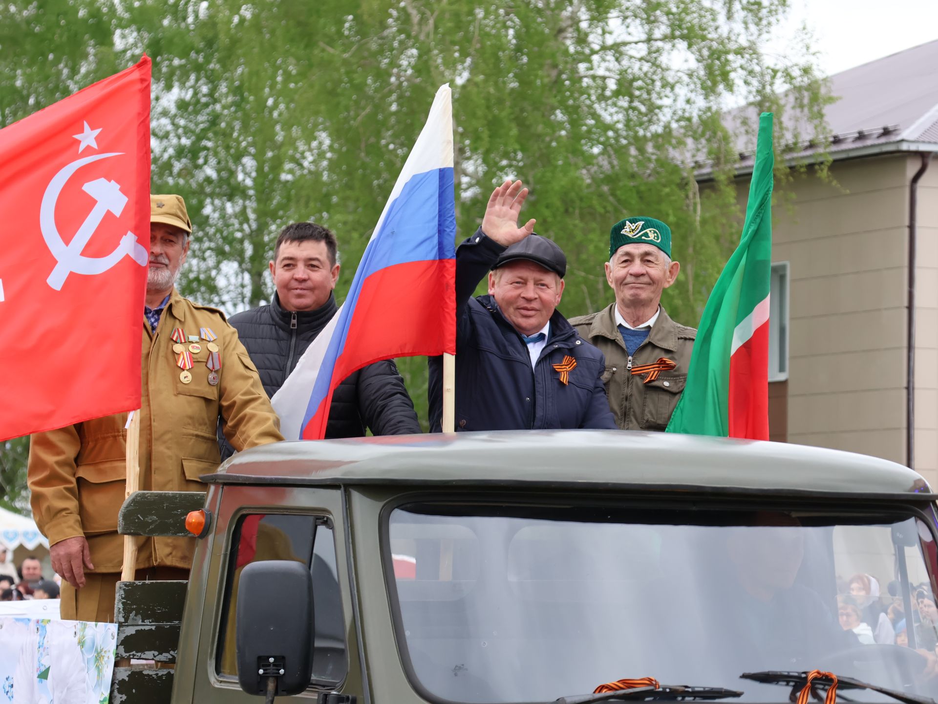 Җиңү килде җирне нурга күмеп, Шатлык белән күзне чылатып!
