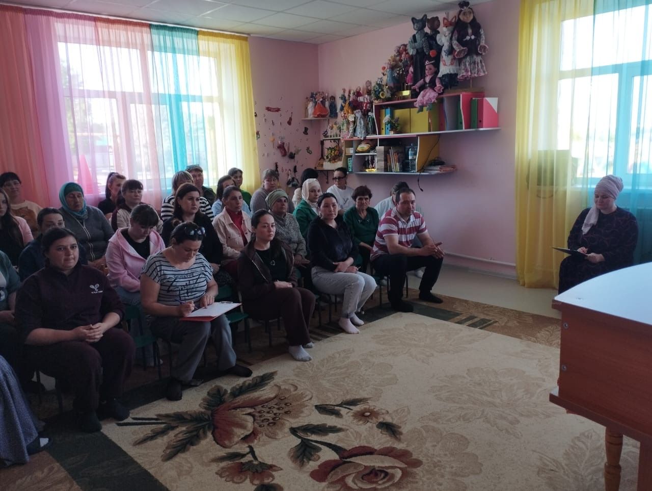 Яңа Әлем балалар бакчасында ата-аналарга куркынычсызлык кагыйдәләрен аңлаттылар