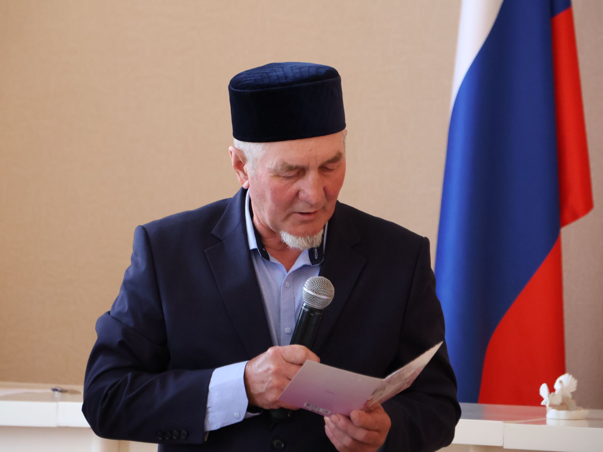 Актанышның бриллиант, зөбәрҗәт, алтын туйларын каршылаган үрнәк парларын хөрмәтләделәр