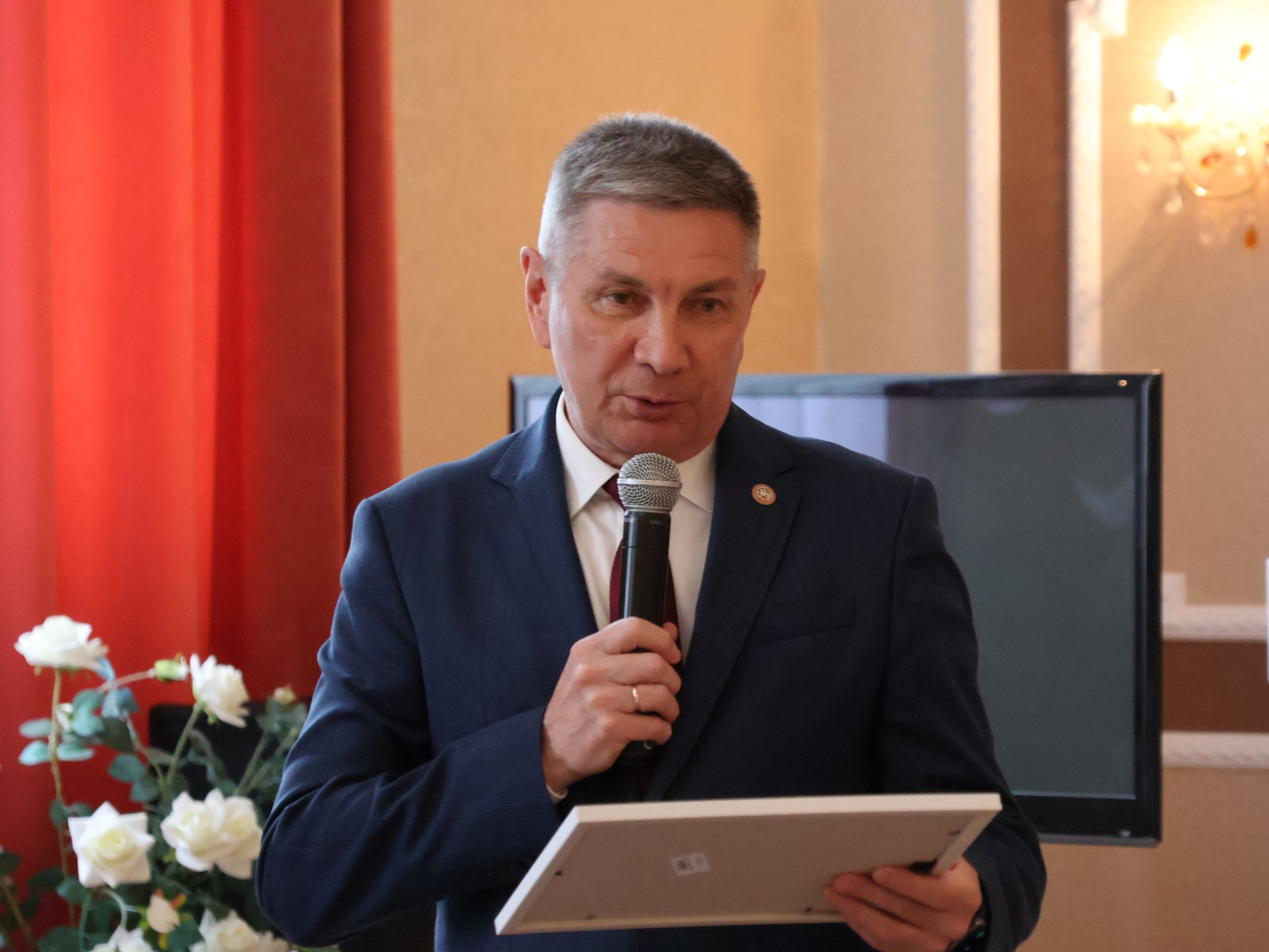 Актанышның бриллиант, зөбәрҗәт, алтын туйларын каршылаган үрнәк парларын хөрмәтләделәр