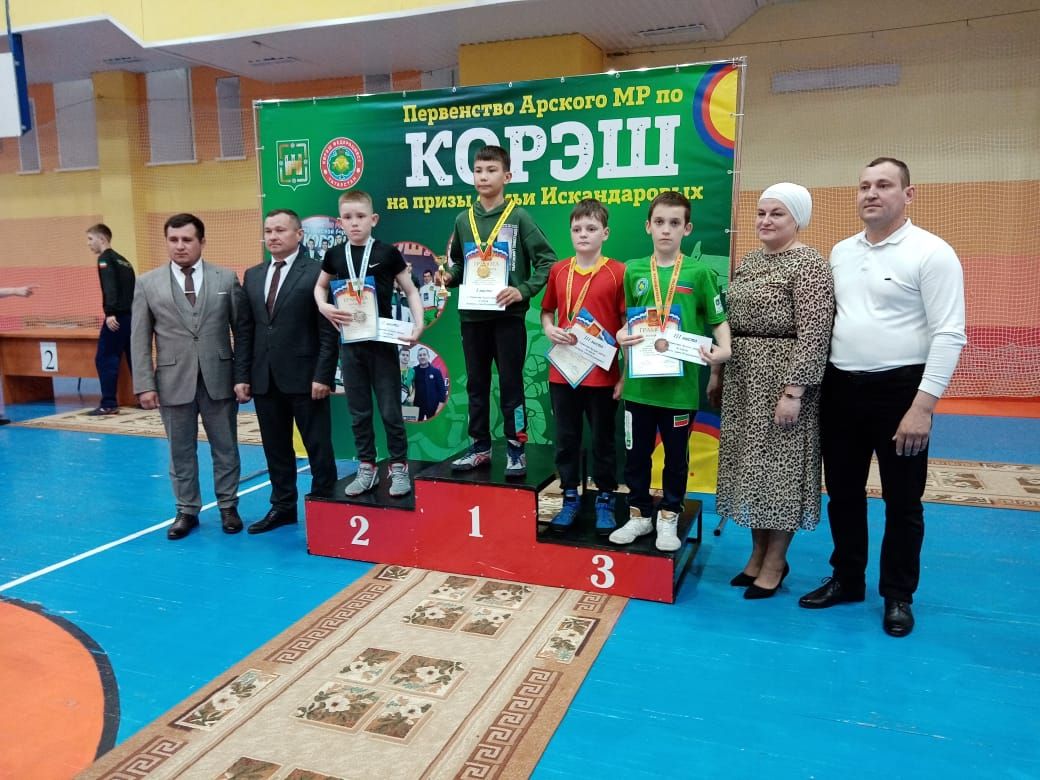 Пучы балалар иҗат үзәгенең «Нур Баян» көрәш командасы Арчадан җиңеп кайтты