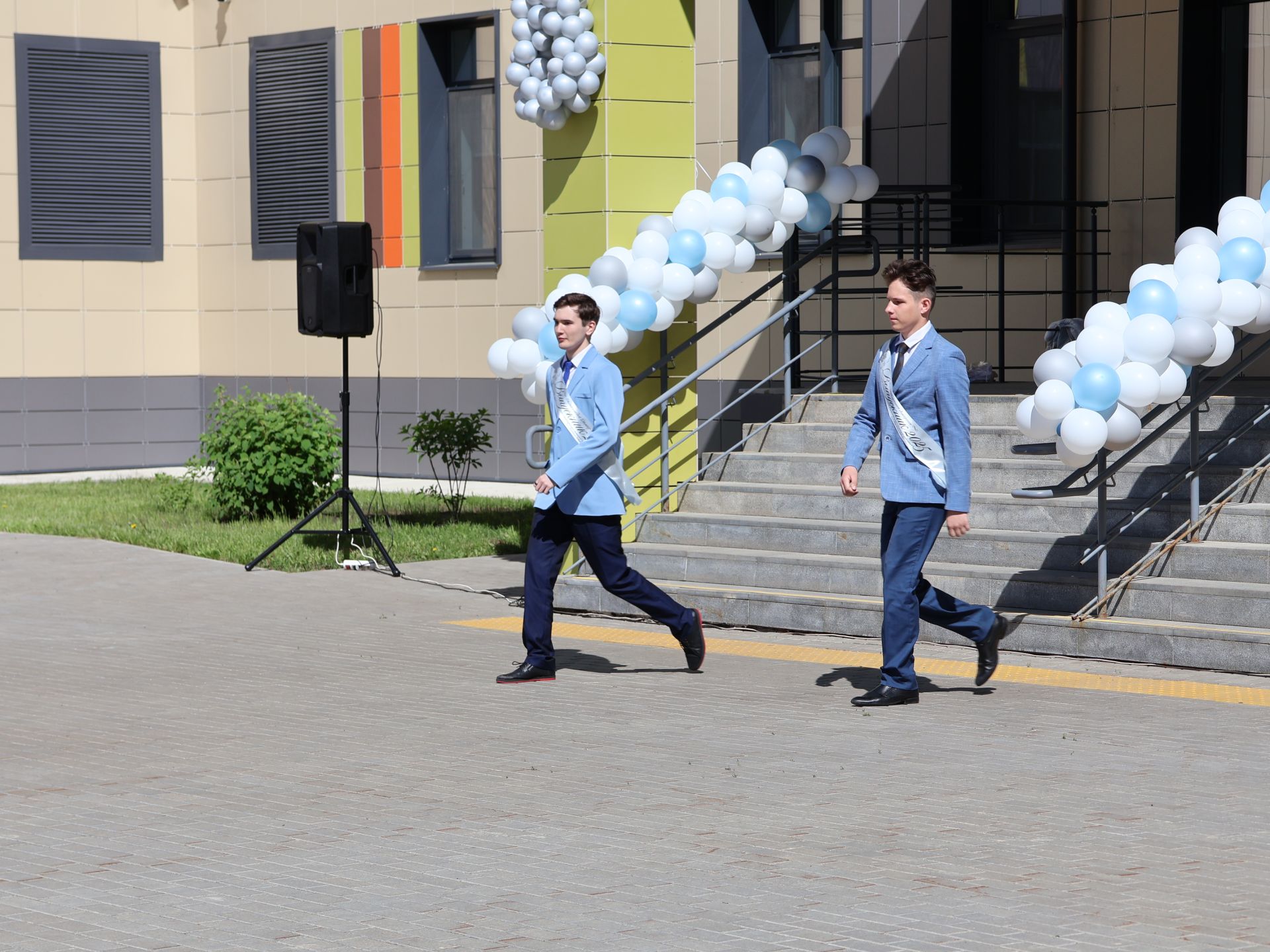 Сәләтле балалар өчен гуманитар гимназиядә Соңгы кыңгырау бәйрәме: Ак юллар сезгә, балалар!