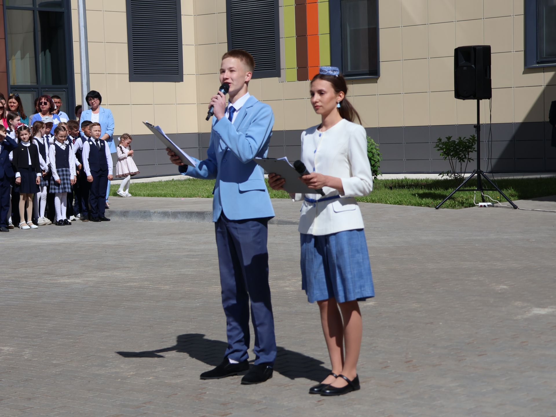 Сәләтле балалар өчен гуманитар гимназиядә Соңгы кыңгырау бәйрәме: Ак юллар сезгә, балалар!