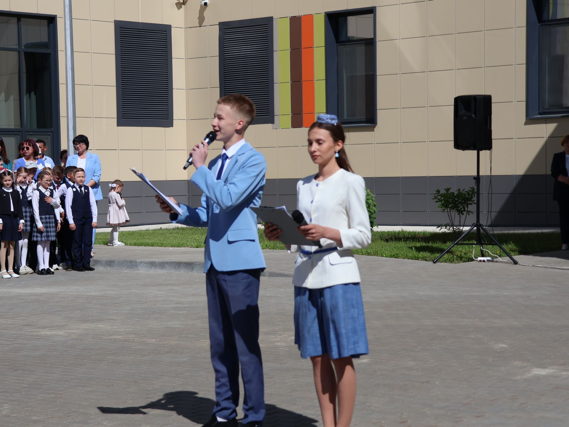 Сәләтле балалар өчен гуманитар гимназиядә Соңгы кыңгырау бәйрәме: Ак юллар сезгә, балалар!