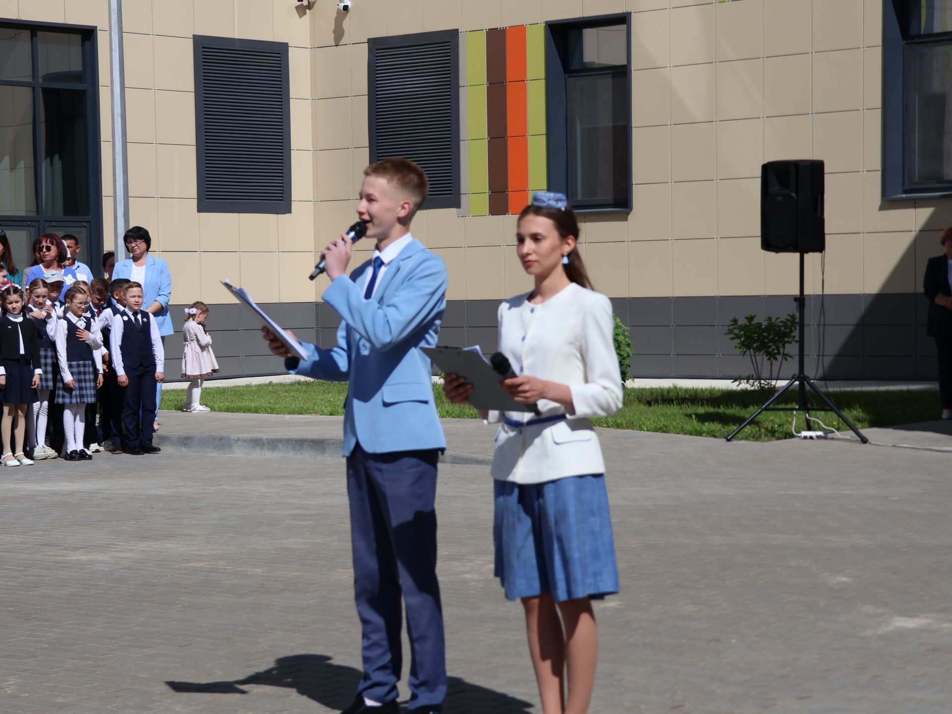Сәләтле балалар өчен гуманитар гимназиядә Соңгы кыңгырау бәйрәме: Ак юллар сезгә, балалар!
